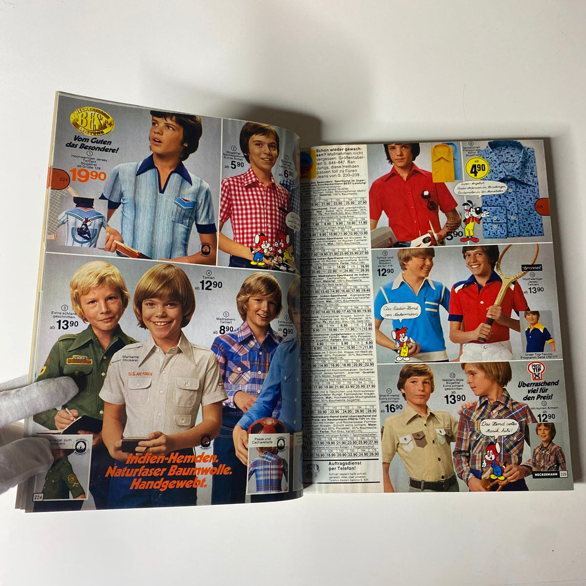 1977 Neckermann Sommer Catalog presenting boys' and girls' shirts in various styles and colors, reflecting popular children's fashion of the era.