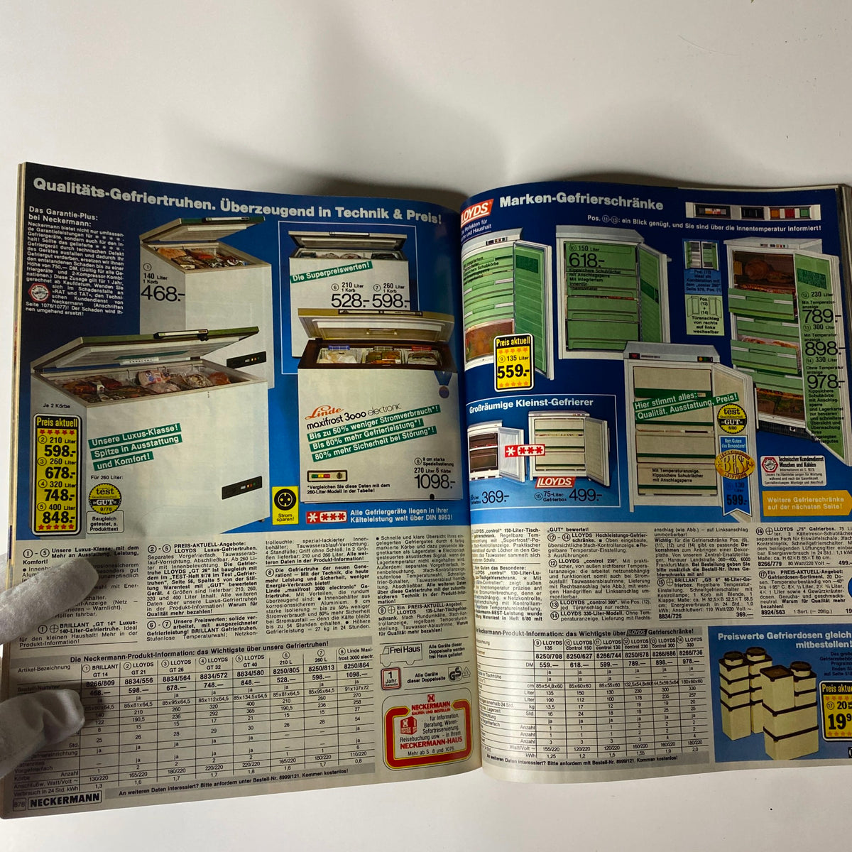 Page from the 1982 Neckermann Summer Catalog with various models of freezers and refrigerators, highlighting prices and features.