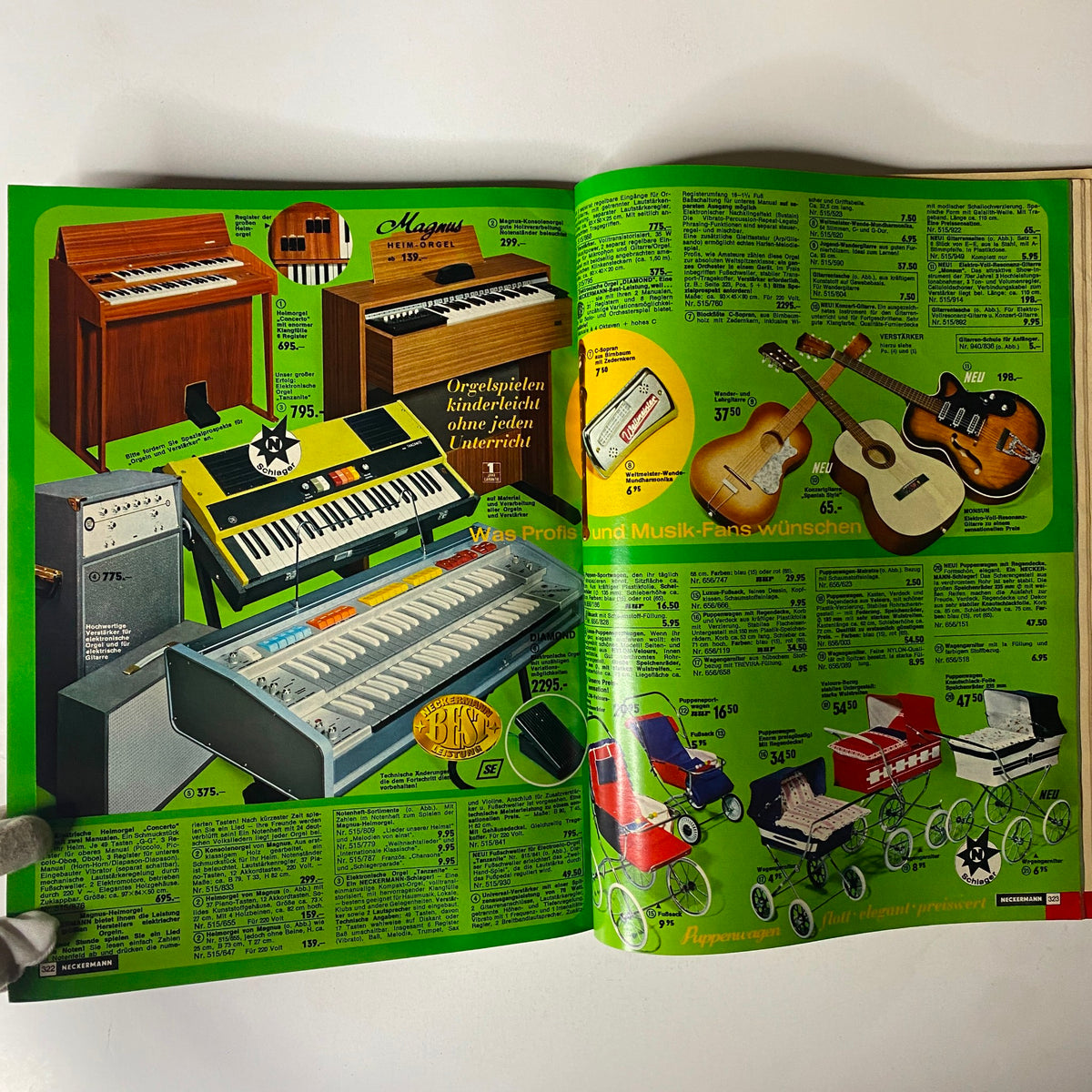 1971 Neckermann Sommer Catalog presenting a variety of musical instruments including keyboards and guitars, highlighting vintage musical trends of the early 1970s.