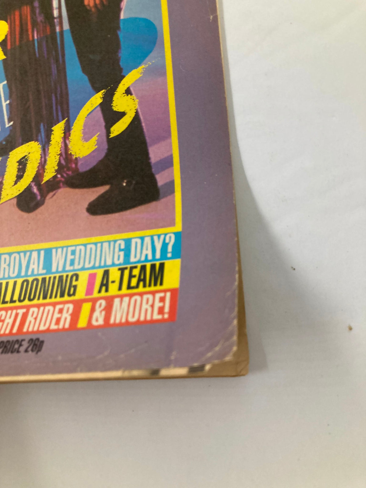 Close-up of the VTG Lookin Magazine July 19 1986 #30 cover featuring Doctor and The Medics, highlighting details of the vintage magazine design.