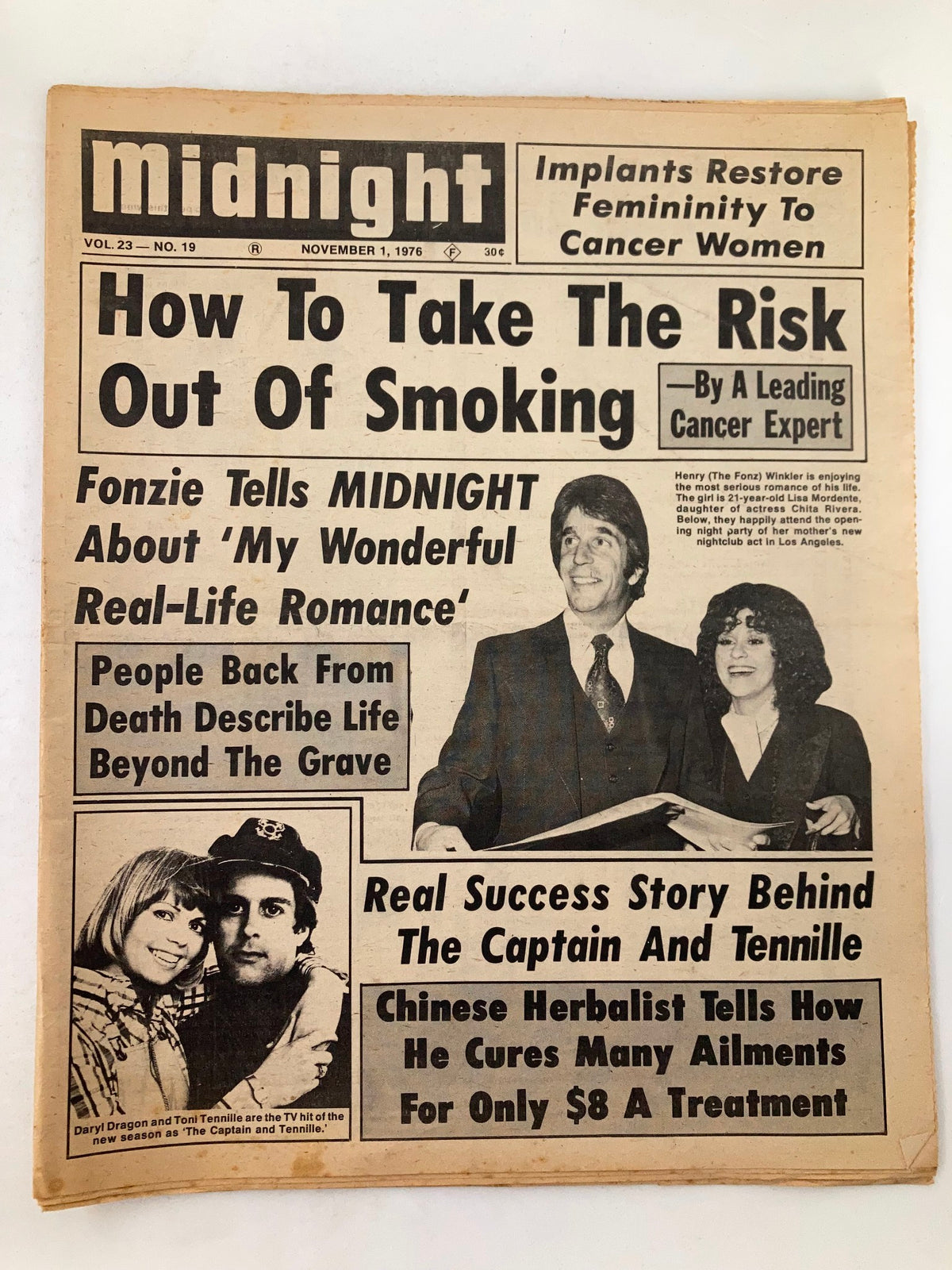 Front cover of Midnight Tabloid November 1 1976 Vol 23 #19 featuring Henry Winkler and Lisa Mordente discussing smoking risks and personal stories.