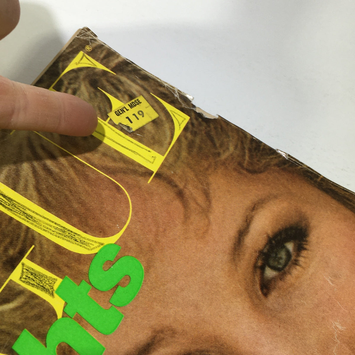 Close-up of the top corner of the November 1976 VTG Vogue Magazine, showing the price label of $1.19.