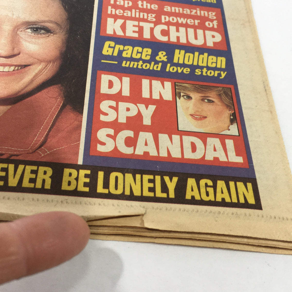 Close-up of the VTG Globe Magazine October 25, 1983 cover, highlighting articles about Richard Chamberlain, Princess Di's scandal, and other celebrity features.