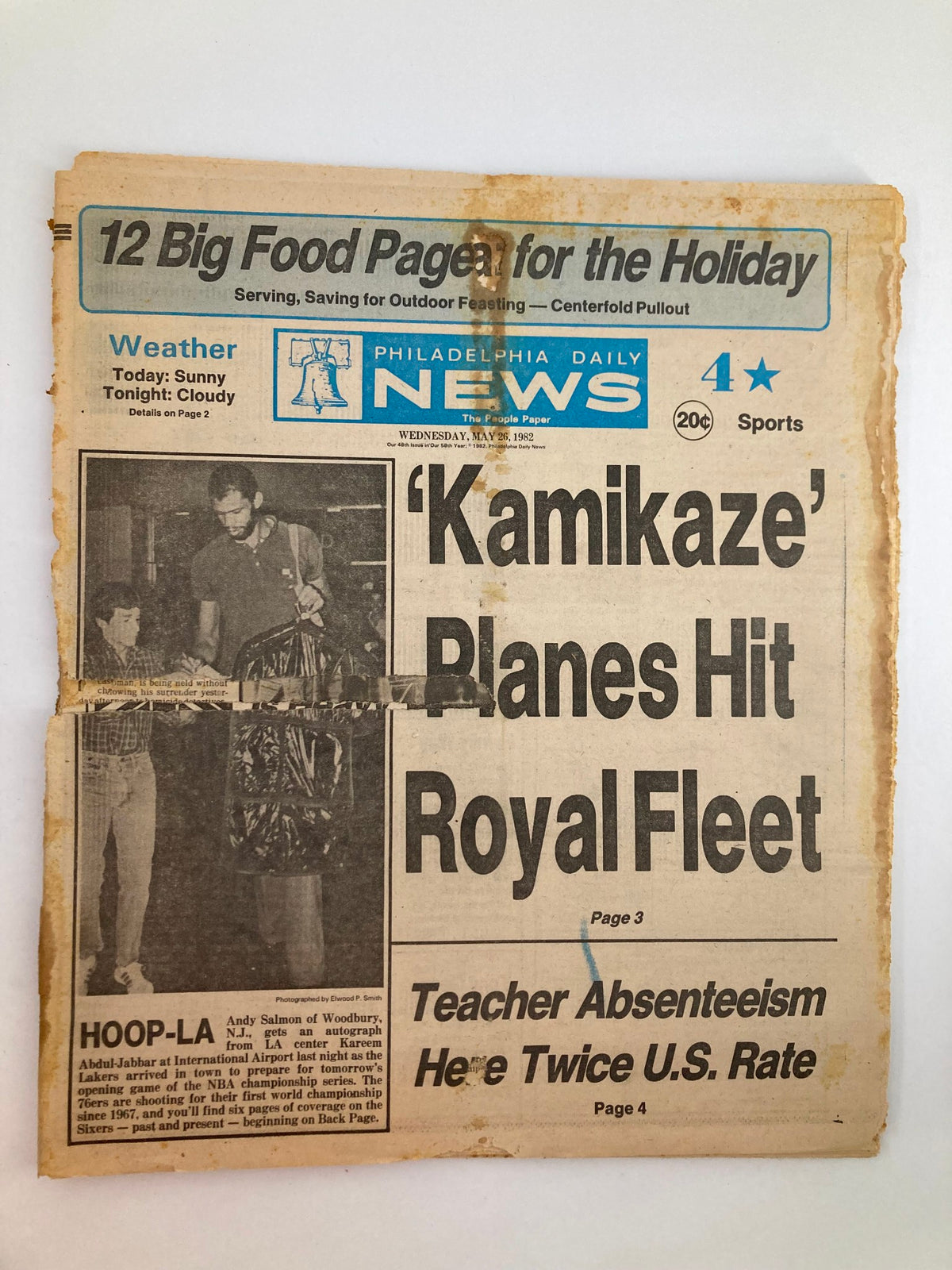 1982 Philadelphia Daily News Tabloid titled 'Hoop-La Andy Salmon of Woodbury' showcasing a news article with images related to basketball.