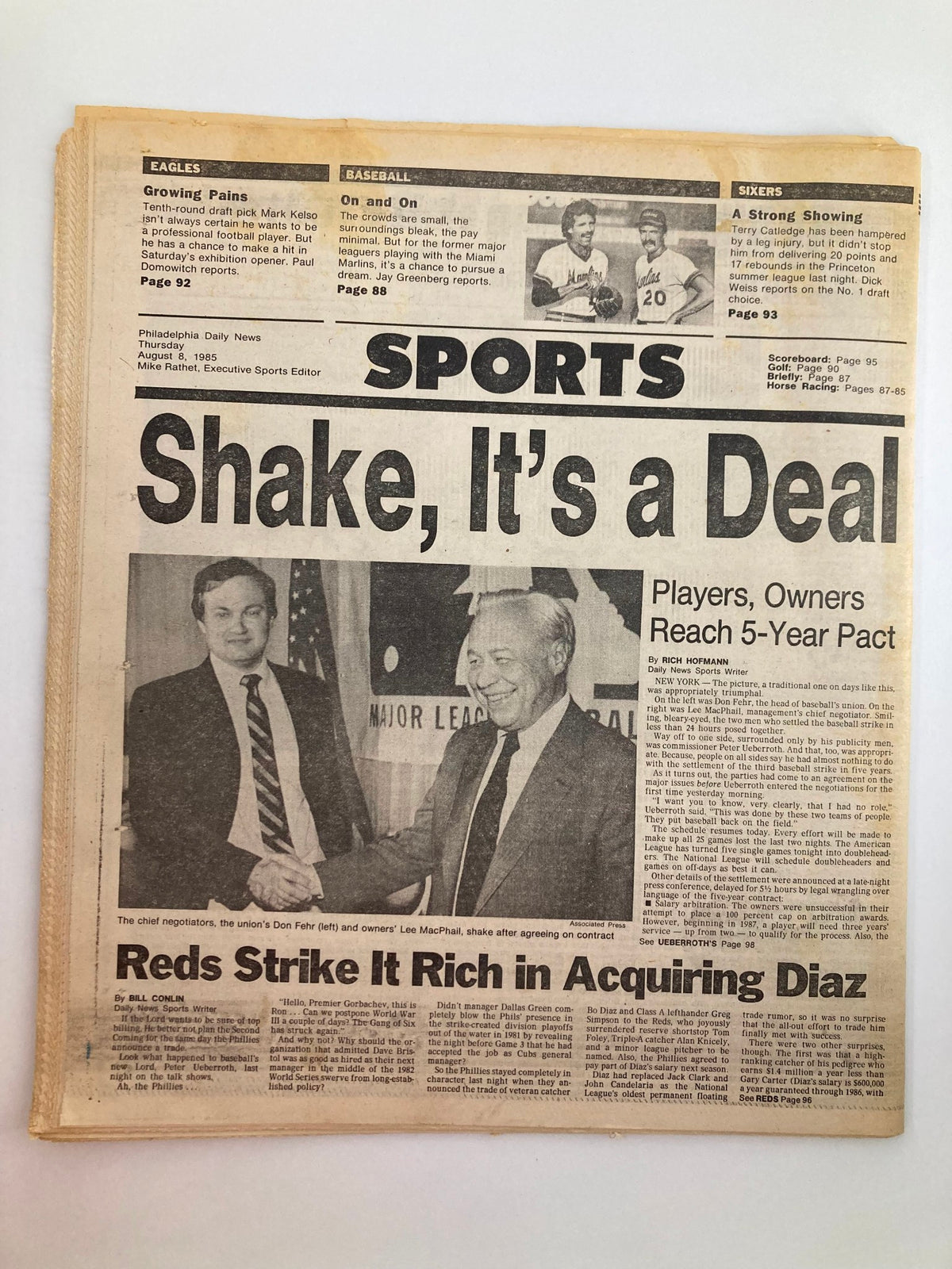 Philadelphia Daily News Tabloid from August 8, 1985, featuring headline 'Shake, It's a Deal' announcing a 5-year pact between players and owners, alongside news on Reds acquiring player Diaz, in a vintage newspaper layout.