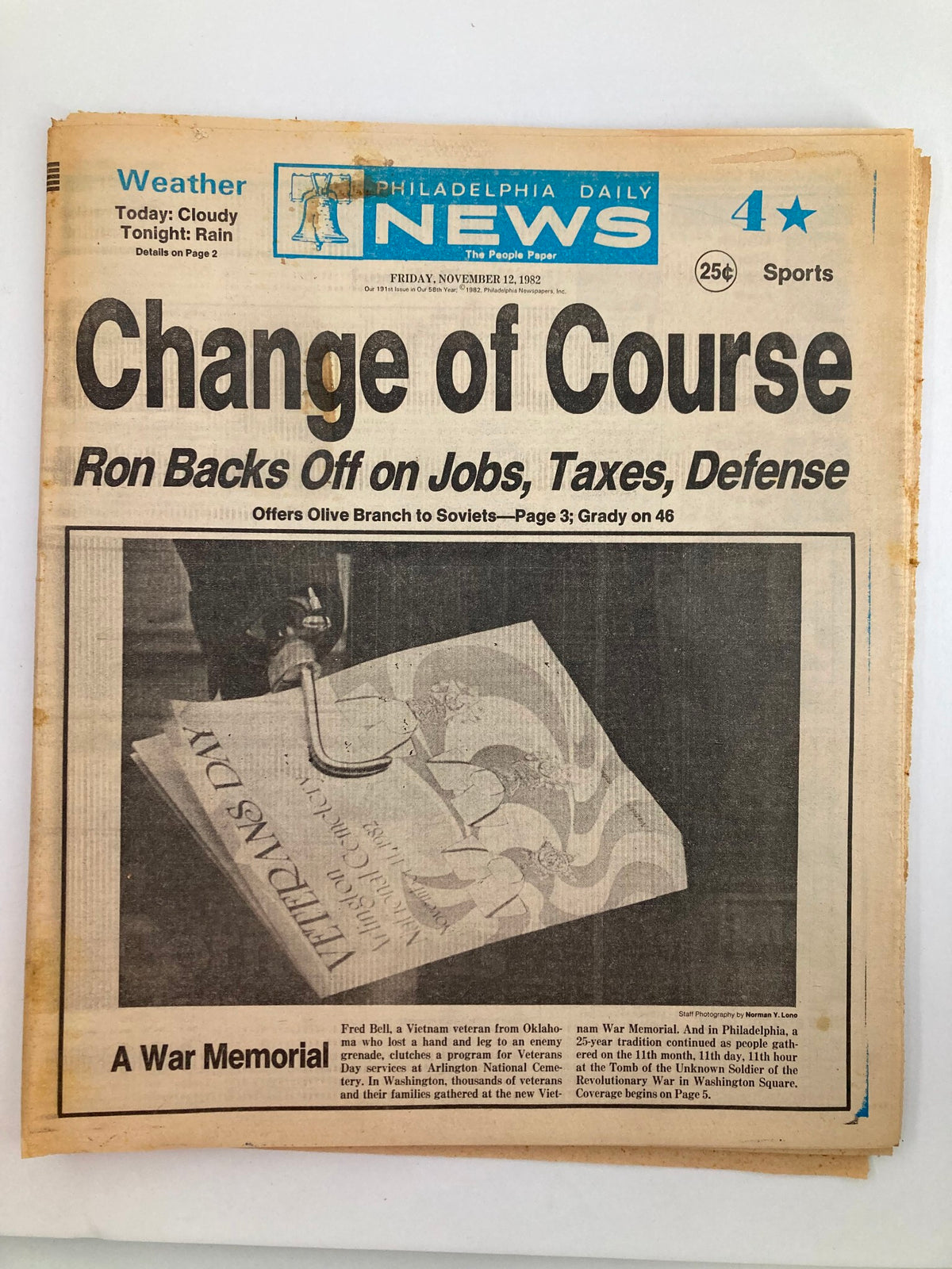 Philadelphia Daily News Tabloid from November 12, 1982, featuring the headline 'Change of Course' discussing Fred Bell and A War Memorial. The newspaper highlights Veterans Day events and includes a photograph related to the memorial.