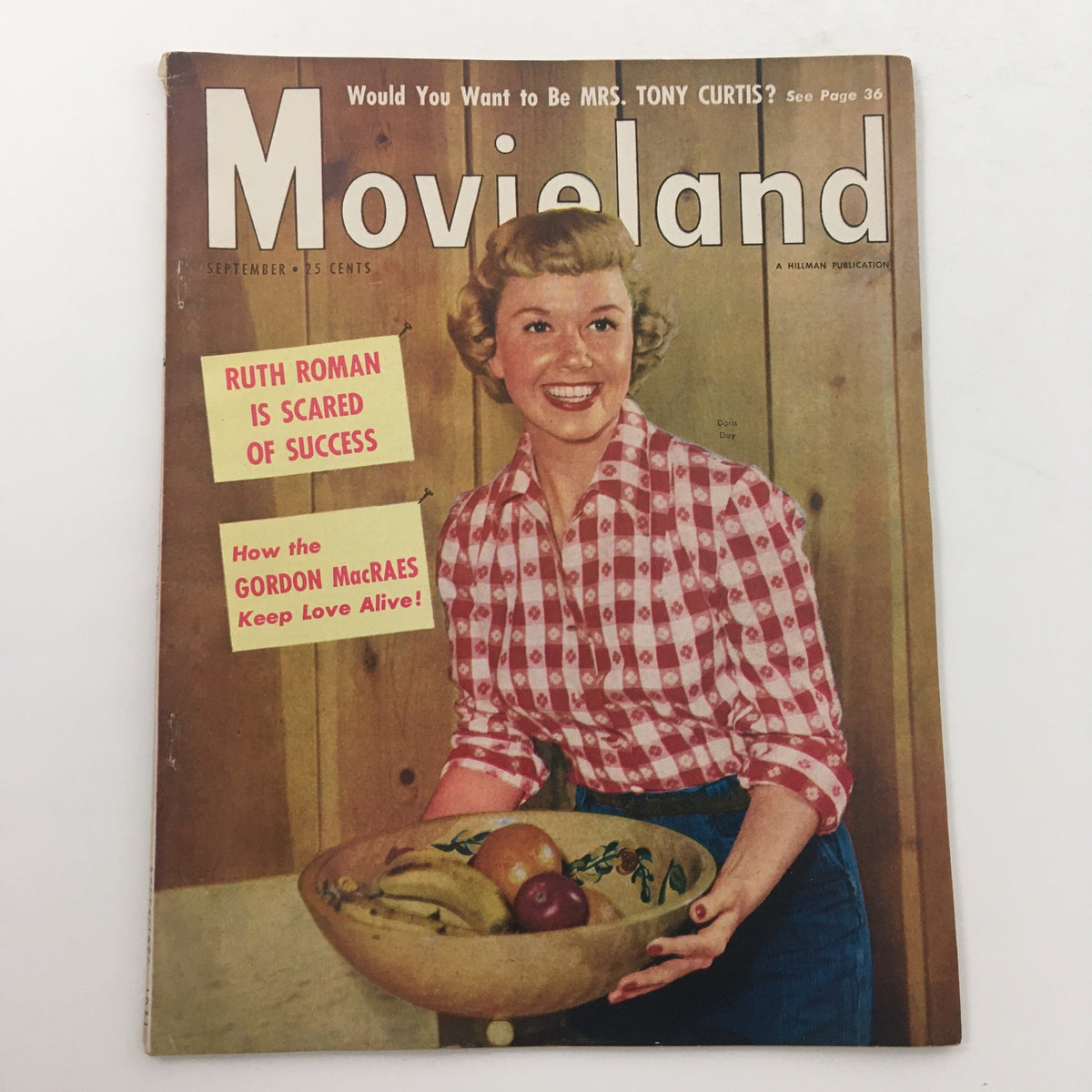 Cover of VTG Movieland September 1951 Vol 9 #8 featuring actress Doris Day smiling while holding a bowl of fruit.