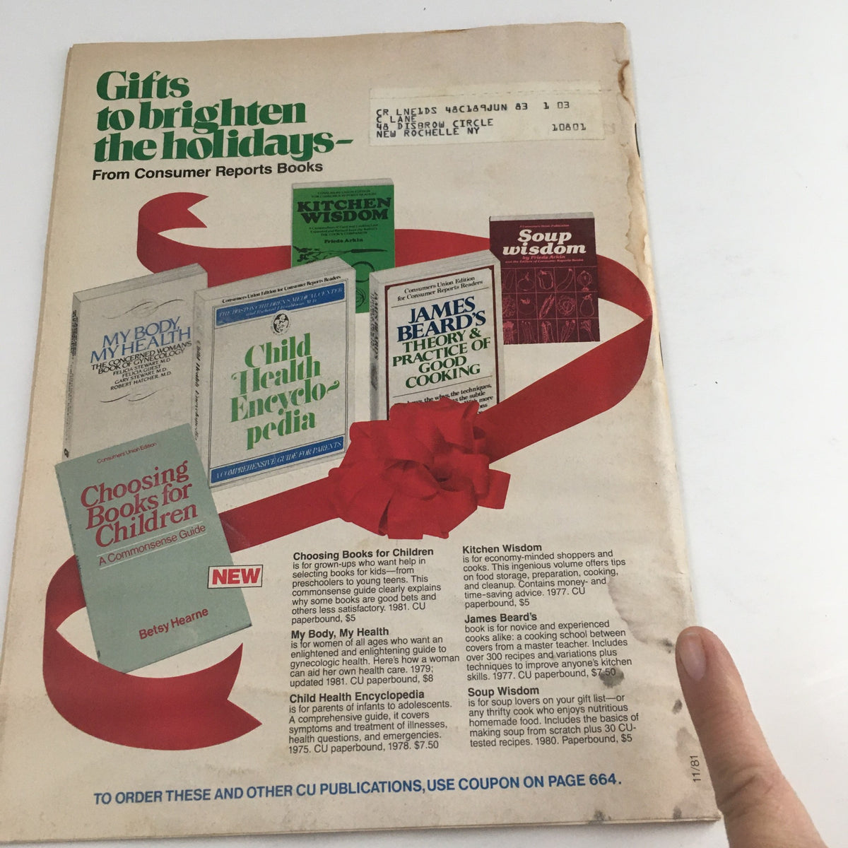 Cover of Consumer Reports Magazine from November 1981 featuring 'Gifts to brighten the holidays' section, showcasing recommended books such as 'Choosing Books for Children' and 'Child Health Encyclopedia'.