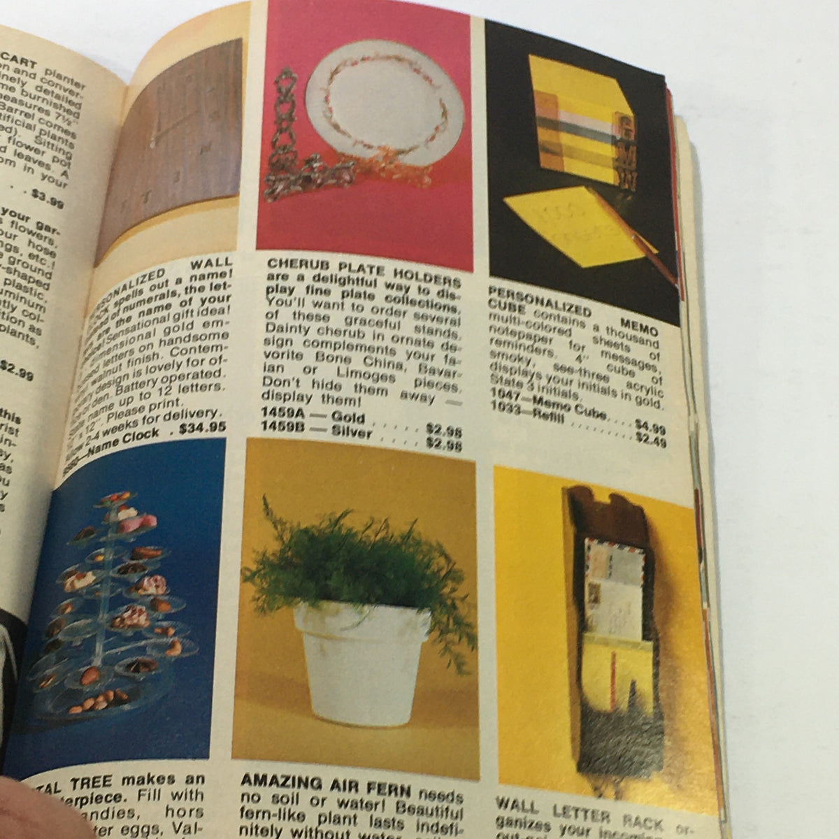Page showing gift items from VTG Rare Summer Sizzlers Holiday Gifts Price Guide Catalog, highlighting wall decor, memo holders, and festive decorations.