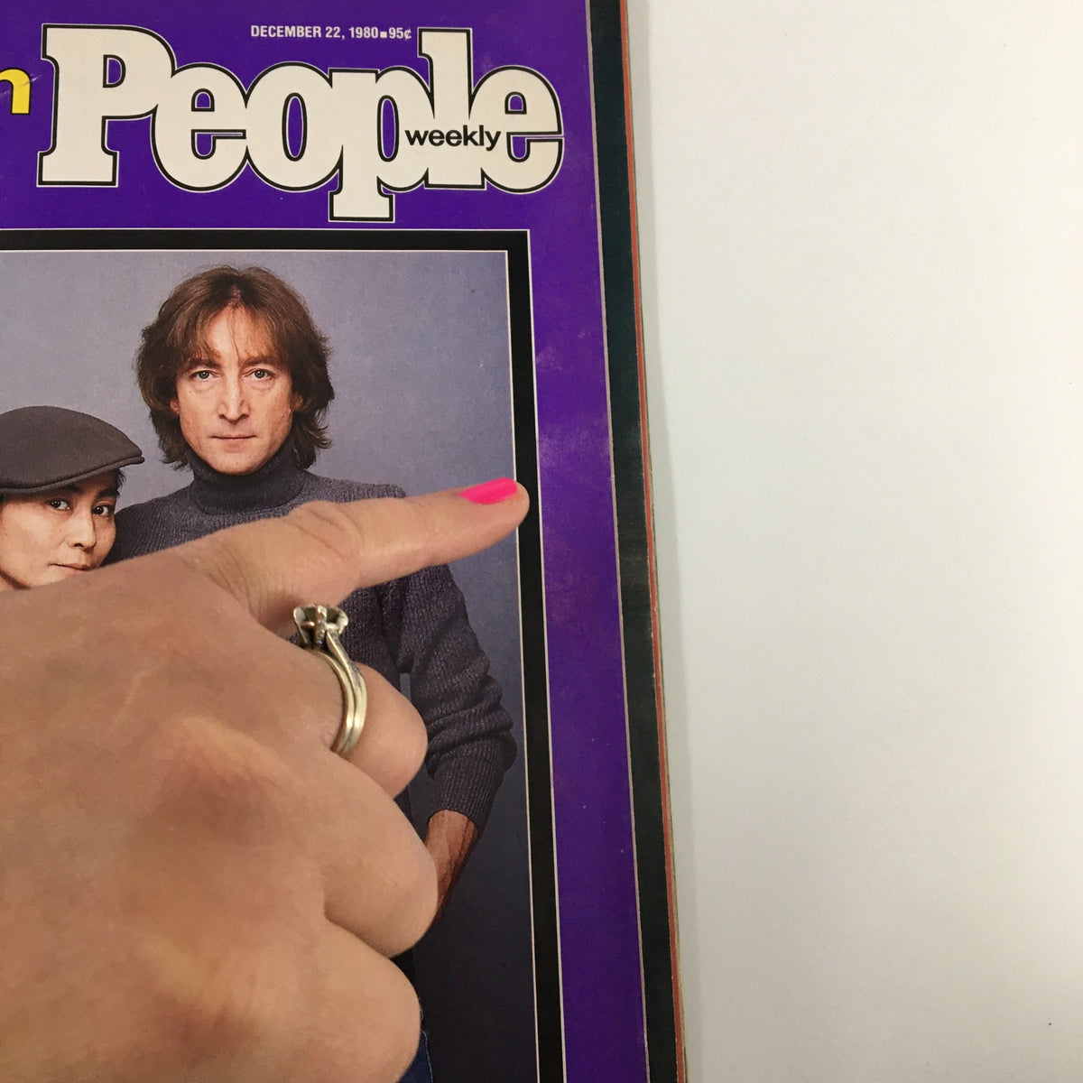 Detail of the cover of VTG People Weekly Magazine December 22 1980 highlighting Yoko Ono and John Lennon.