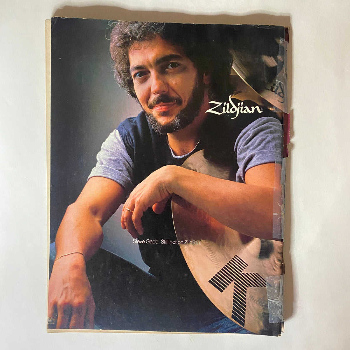 Cover of Modern Drummer Magazine November 1986 featuring David Uosikkinen, with an image of drummer Steve Gadd holding a Zildjian cymbal. The magazine cover emphasizes the focus on drummers and their contributions to music.