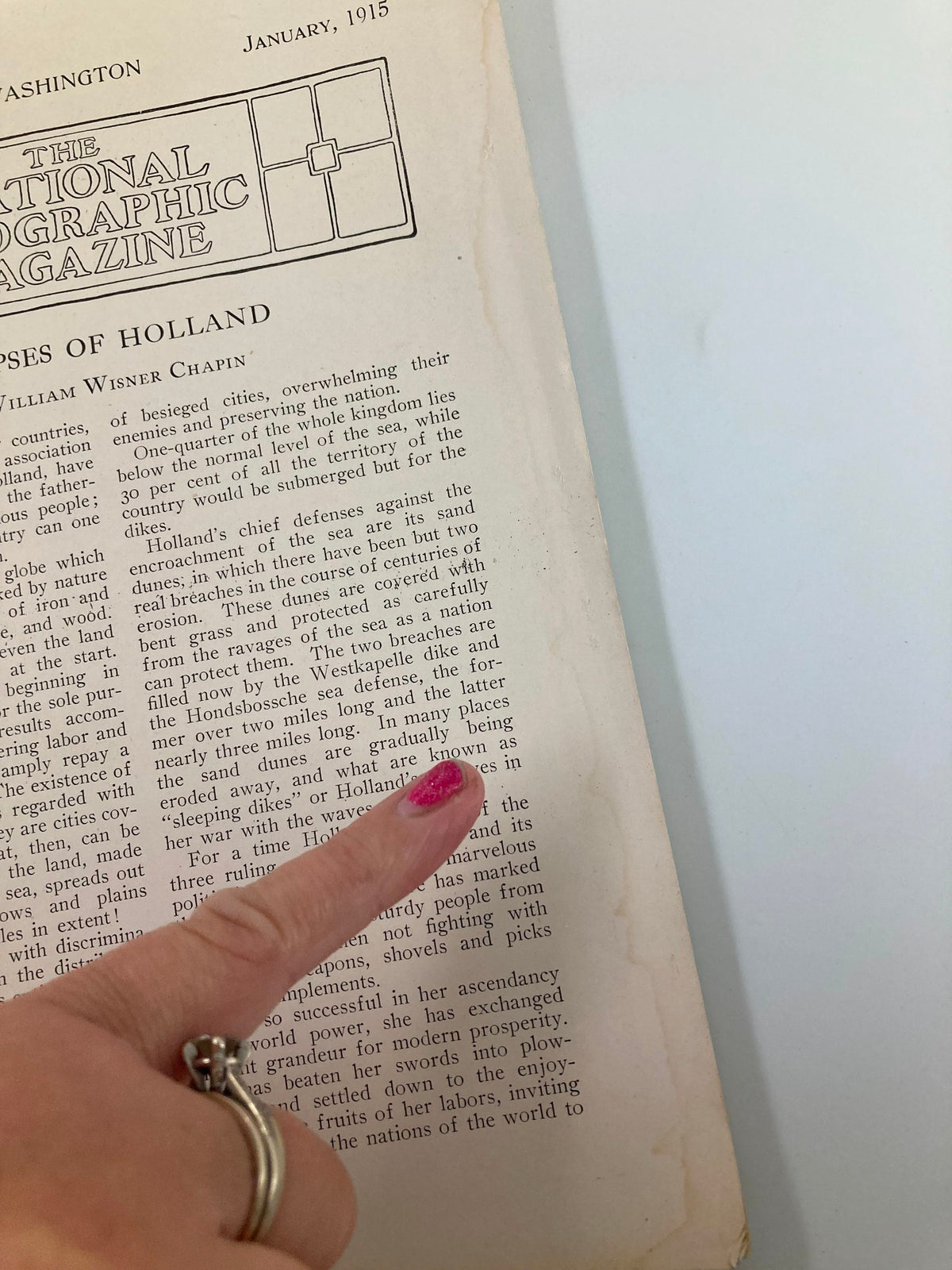 Interior page of the January 1915 edition of The National Geographic Magazine, featuring the article 'Glimpses of Holland' by William Wiser Chain, highlighting early 20th-century exploration.