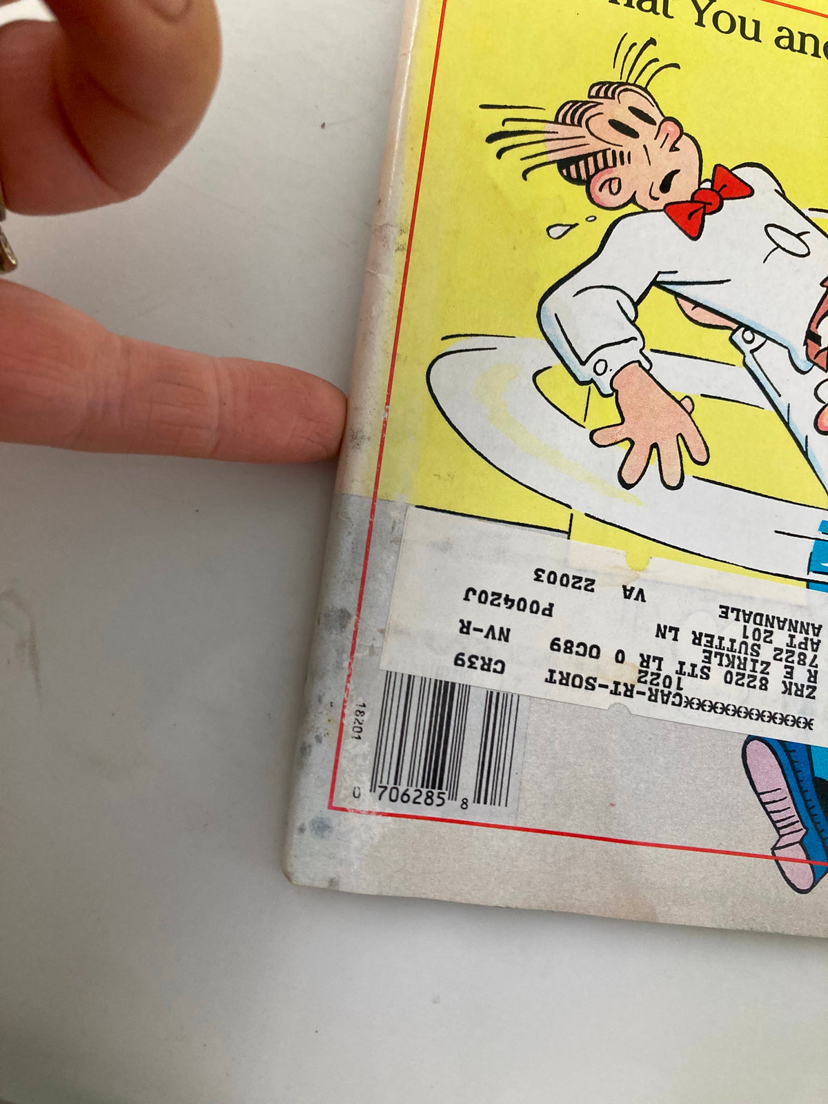 Close-up of the spine of the VTG Newsweek Magazine from April 25, 1988, showing details like the cover edge and minor wear, reflecting its vintage condition.