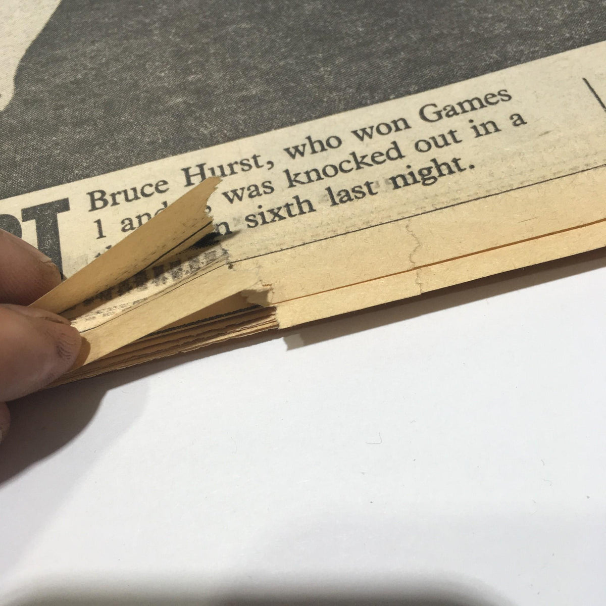 Close-up of the NY Daily News headline "Hurst Hurt" from the October 28, 1986 issue, detailing the performance of Bruce Hurst during the World Series.