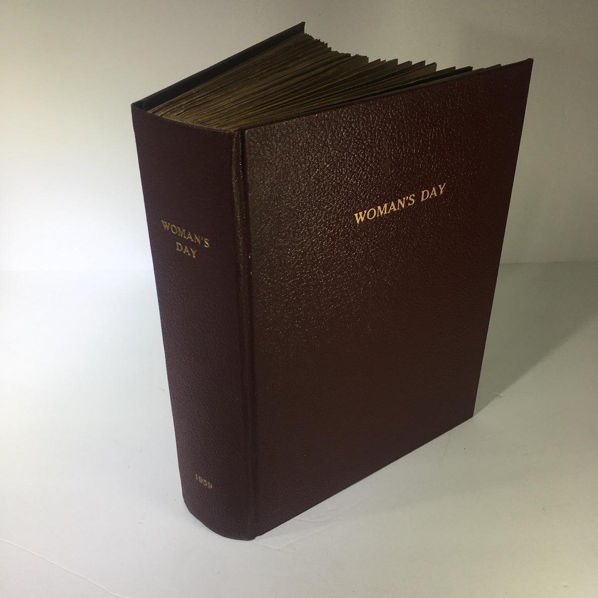 1959 Woman's Day Magazine Compilation showing the spine and cover design of the complete year round book.
