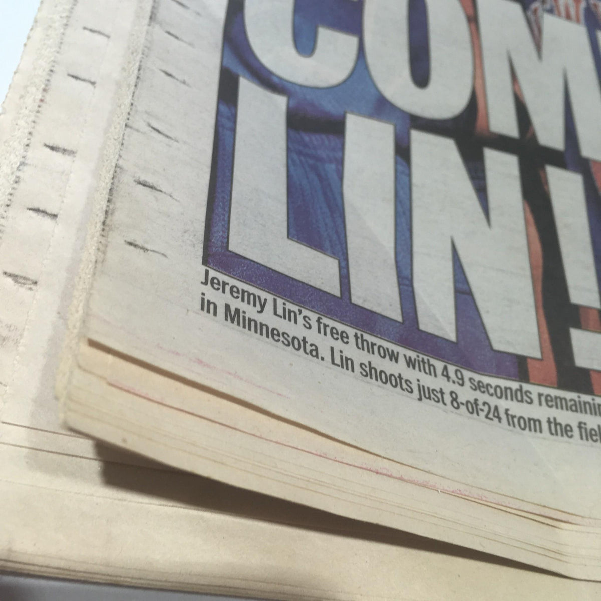 Close-up of the New York Daily News article featuring a detailed mention of Jeremy Lin's performance, annotated with the headline 'COMEBACK LIN!'.