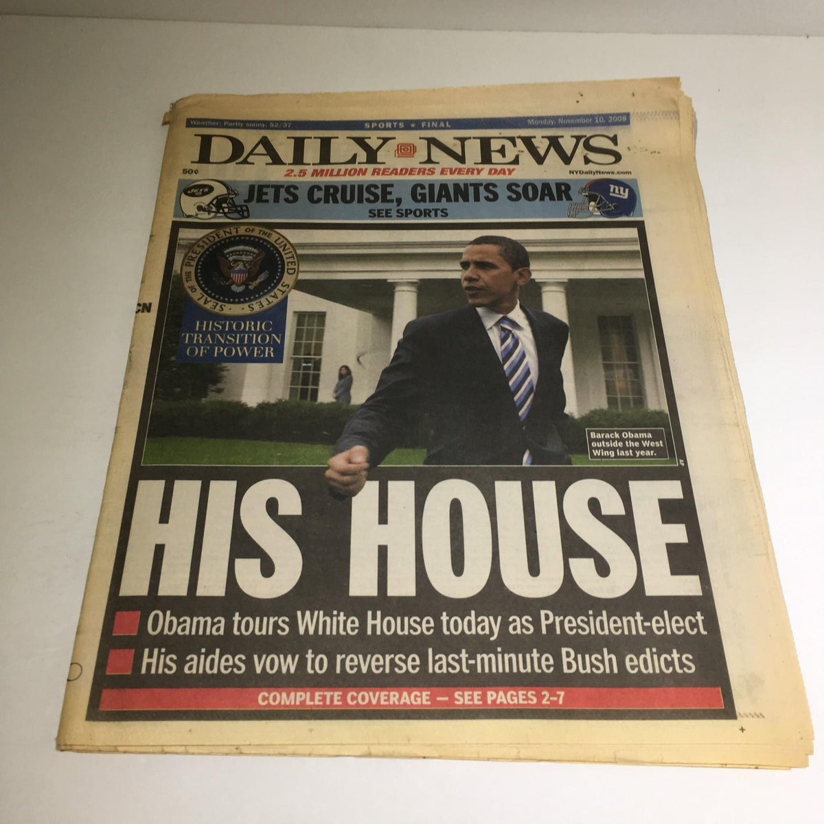 New York Daily News headline from November 10, 2008, featuring Barack Obama touring the White House as President-elect, emphasizing the historic transition of power.
