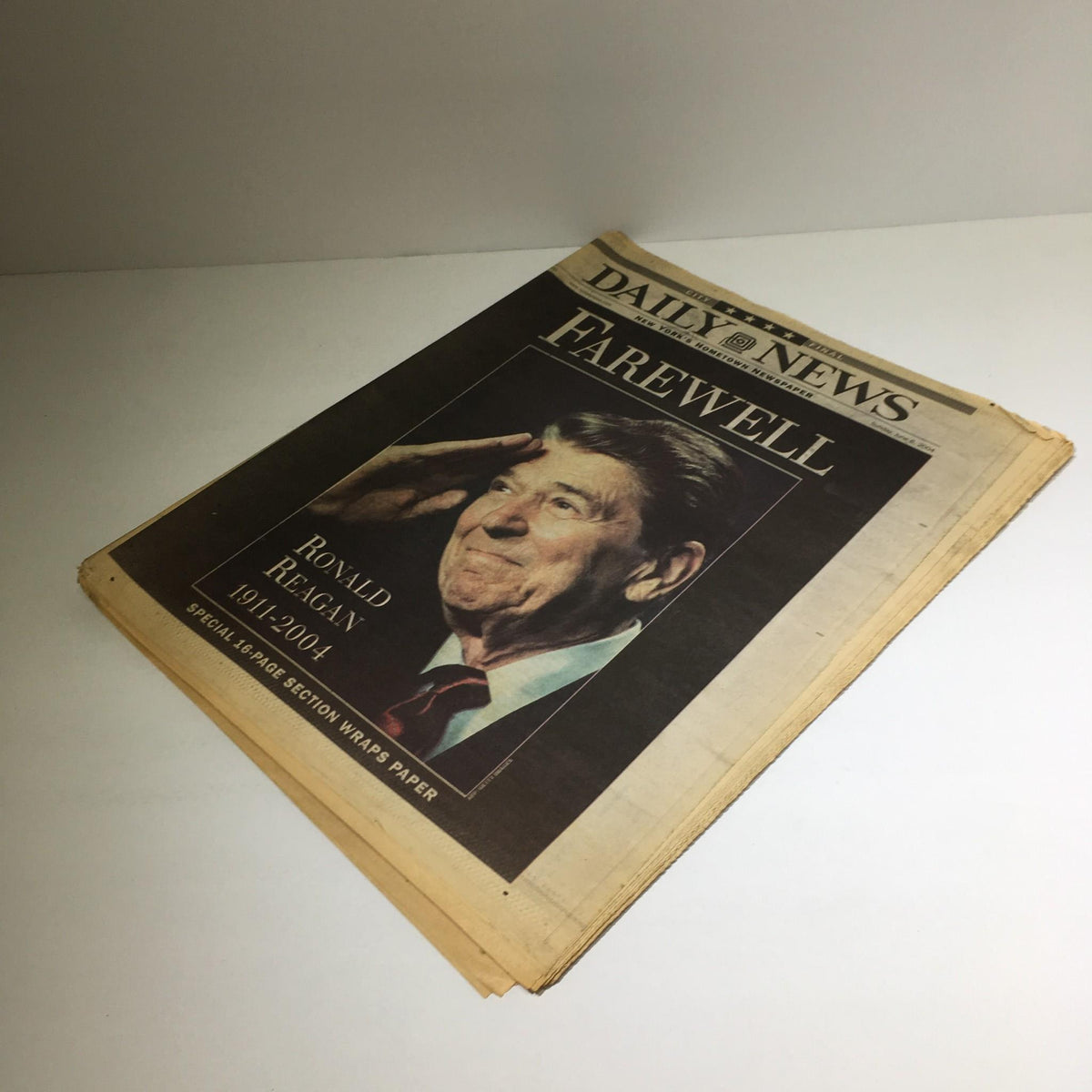 New York Daily News: 06/6/04, Farewell Ronald Reagan 1911-2004, featuring a tribute cover with Ronald Reagan saluting, capturing a historic moment in American history.