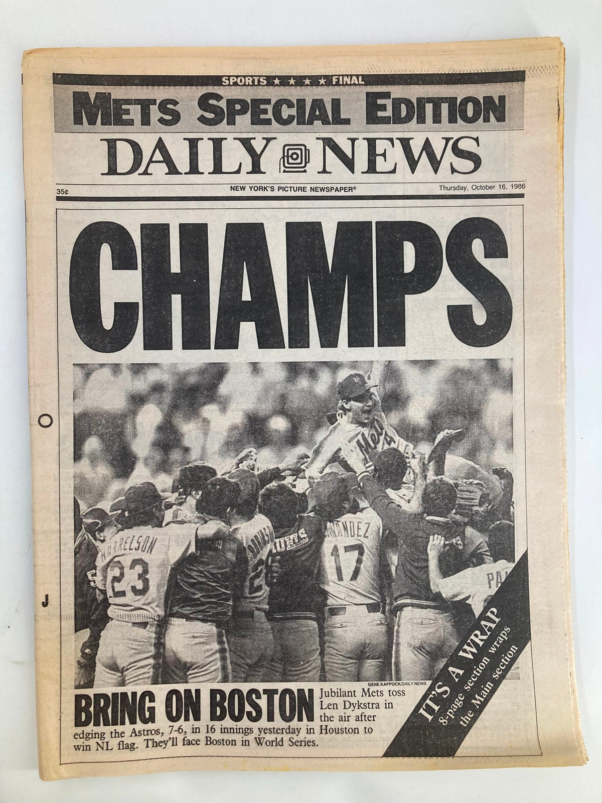 VTG Daily News Newspaper October 16 1986 featuring a jubilant New York Mets celebration, headline 'CHAMPS' highlighting their victory after tossing Len Dykstra in the air.