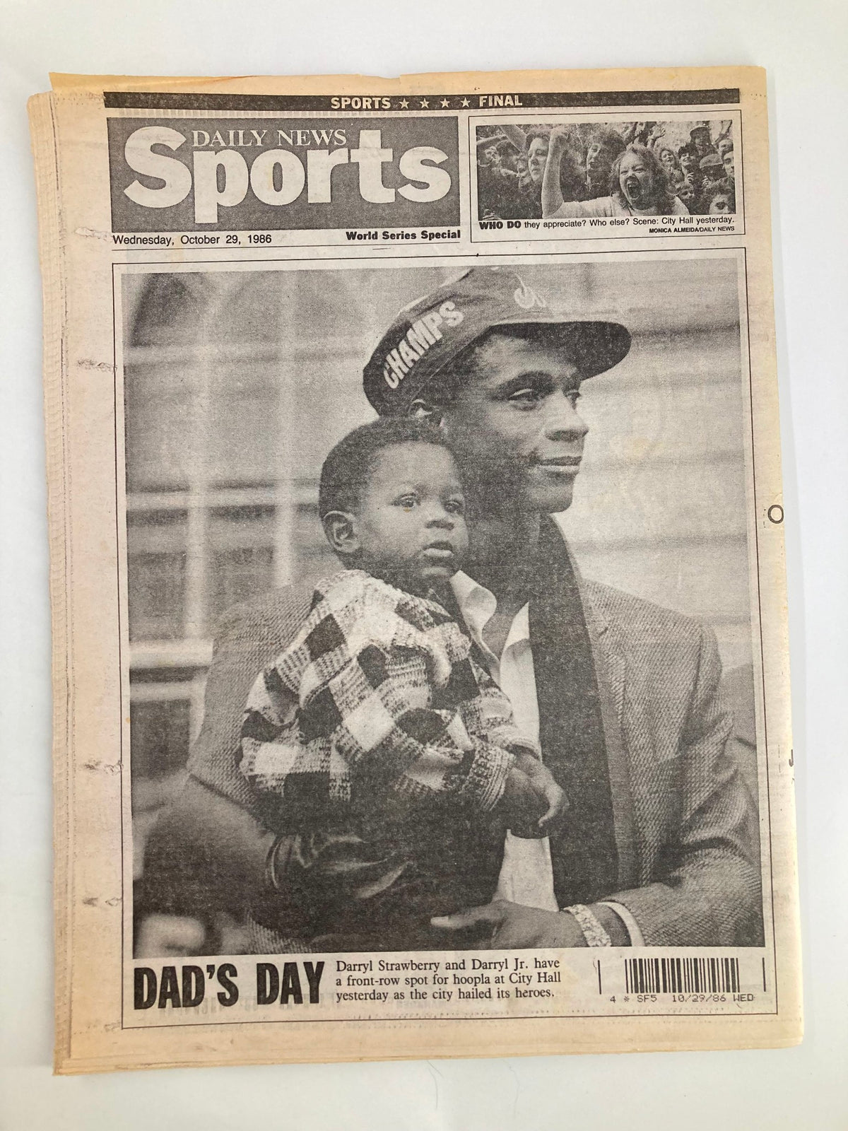 Front page of the VTG Daily News Newspaper, dated October 29, 1986, featuring Darryl Strawberry holding his son, Darryl Jr., celebrating 'Dad's Day' during the World Series. A charming glimpse into family and baseball legacy.