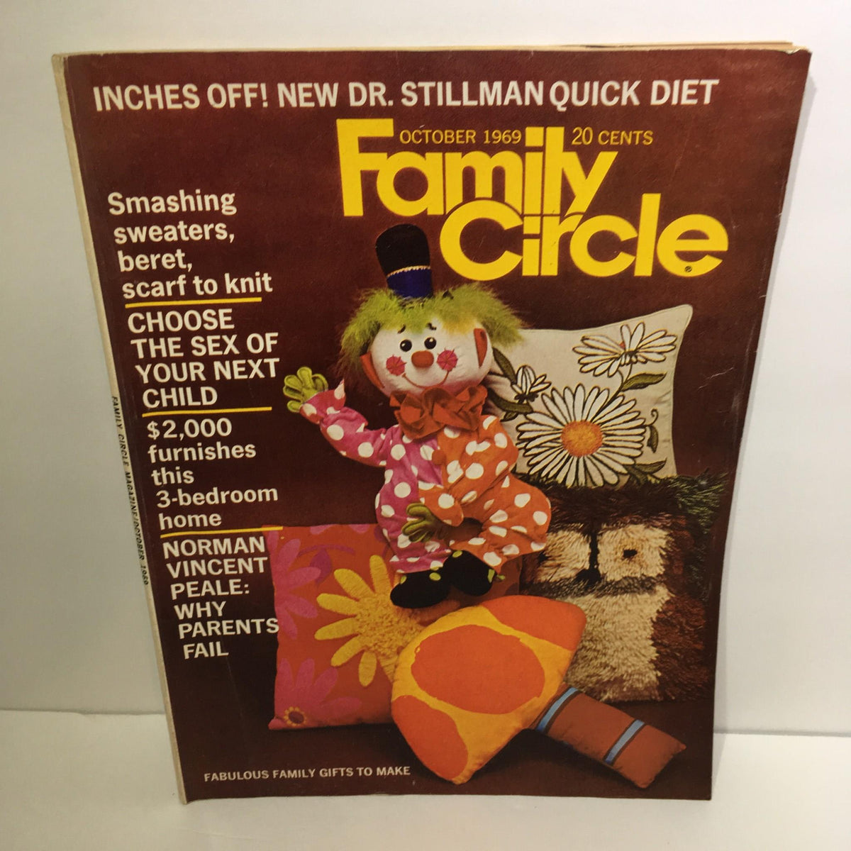 Cover of Family Circle Magazine October 1969 featuring a clown doll and colorful cushions, announcing the Dr. Stillman Quick Diet.