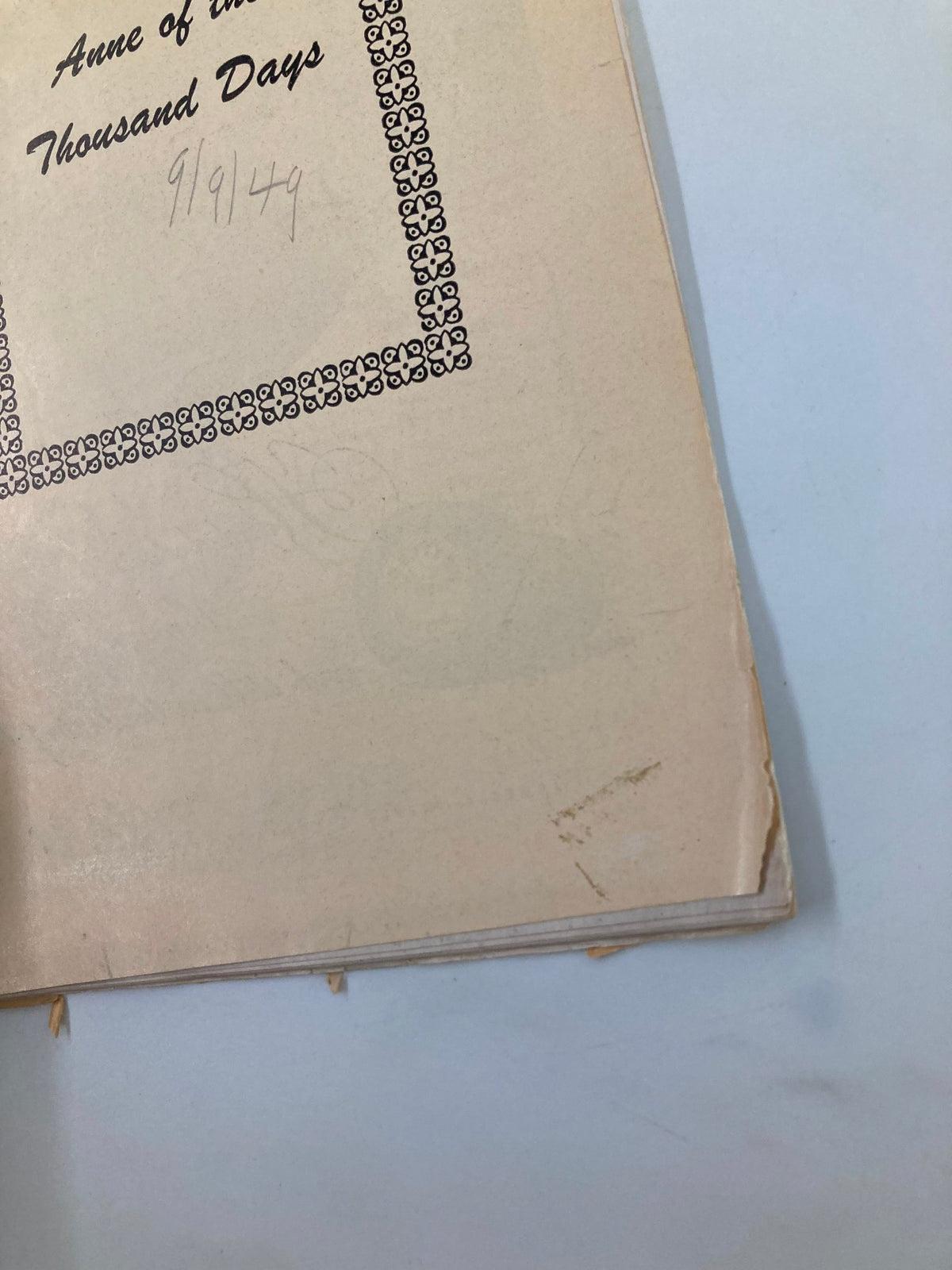 Detail of the back cover of a 1949 Playbill for the Sam S. Shubert Theatre, displaying the play title 'Anne of the Thousand Days' with a handwritten date 9/1/49, highlighting its collectible quality.