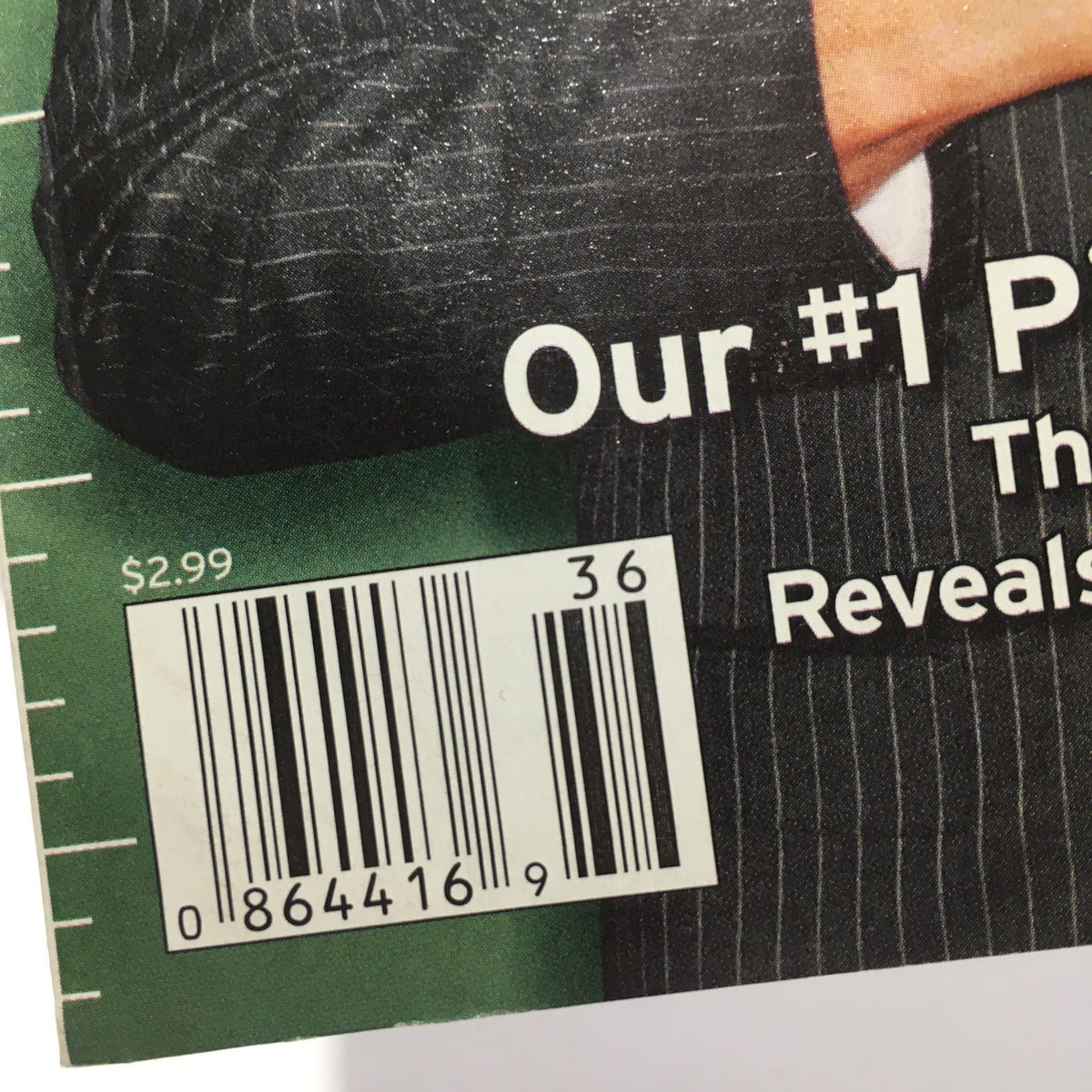Barcode image from the TV Guide Sept 4-10 2005 featuring Tom Brady quarterback for the Patriots NFL 2005 Preview, priced at $2.99.