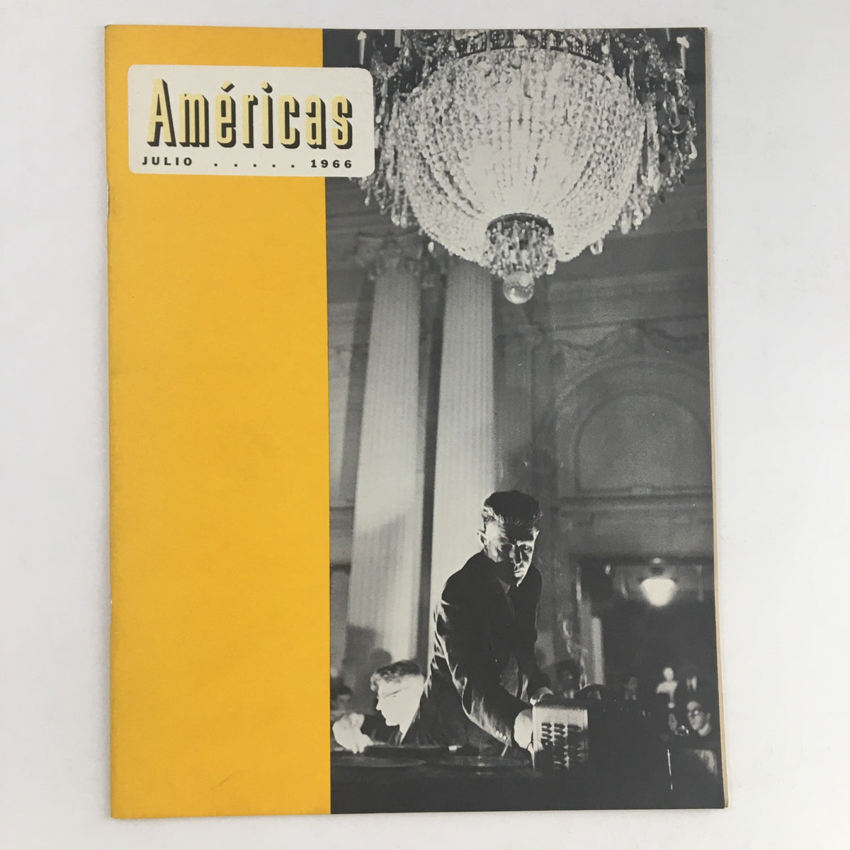 Cover of Americas Magazine July 1966 featuring a chandelier and a man presenting, part of the Informe Annual del Secretario General 1965.