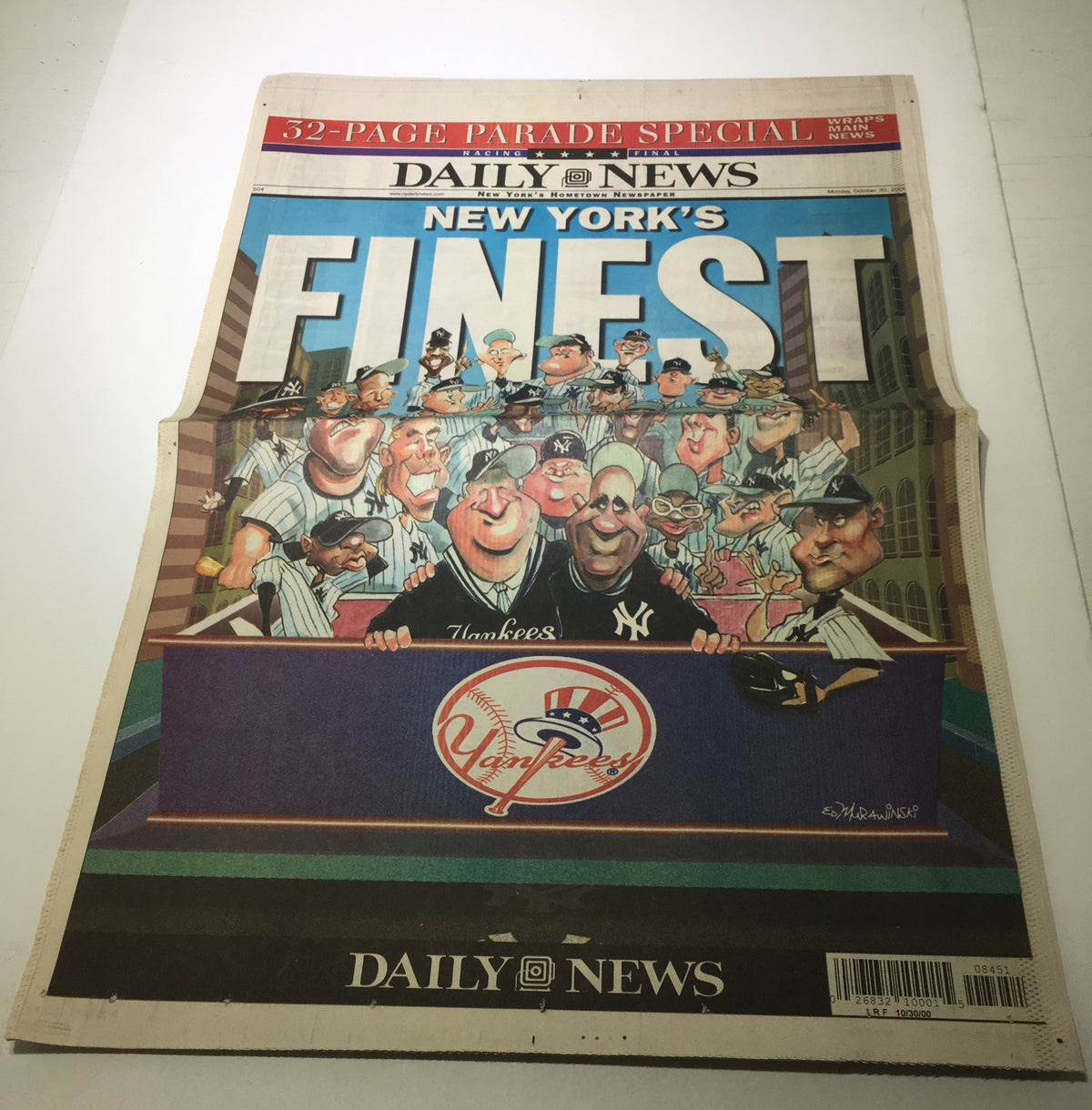 NY Daily News: Oct 30 2000 cover featuring caricatures of New York's Finest, showcasing a group of Yankees players and fans in a parade special.