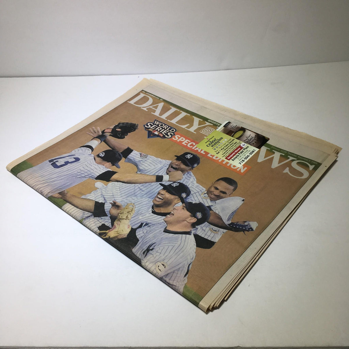Alternative view of the New York Daily News: Nov 5, 2009 Special Edition 27th Heaven showing the front cover with Yankees players celebrating their World Series win.