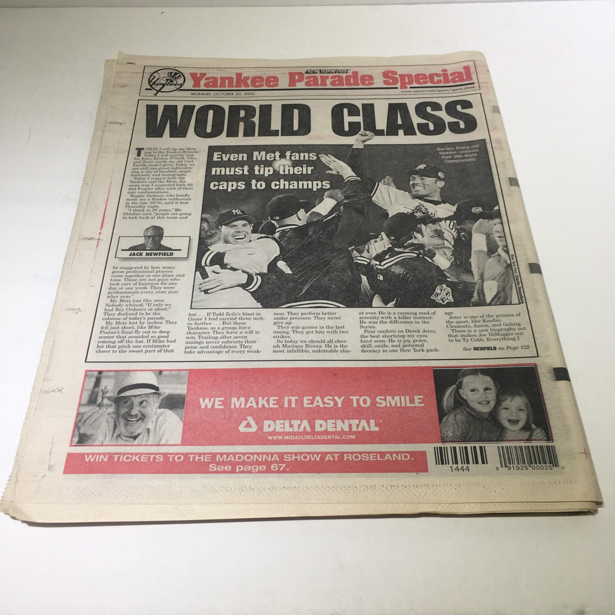 New York Post newspaper cover featuring the headline 'World Class', highlighting the tribute from Mets fans to the championship team, dated around October 30, 2000.