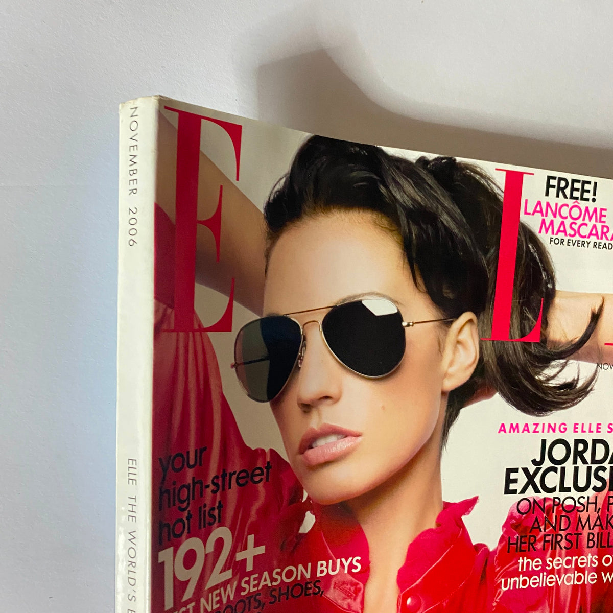 Elle UK Magazine November 2006 Kate Beckinsale Cover featuring the actress wearing sunglasses with a fashionable outfit.