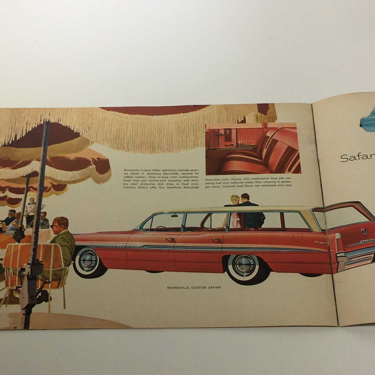 1961 Pontiac Trophy Economy V-8 Engine 303-Horsepower Car Sale Brochure highlighting the Bonneville Custom Safari, designed for style and utility.