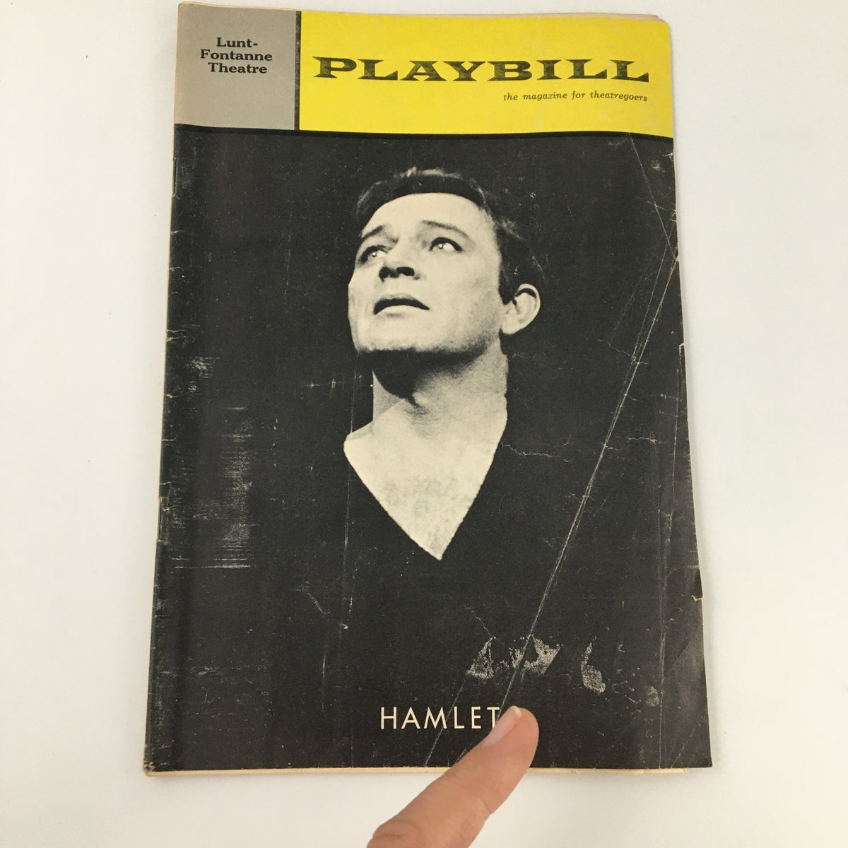 1964 Playbill from Lunt-Fontanne Theatre featuring 'Hamlet', showcasing Richard Burton in a dramatic pose on the cover.