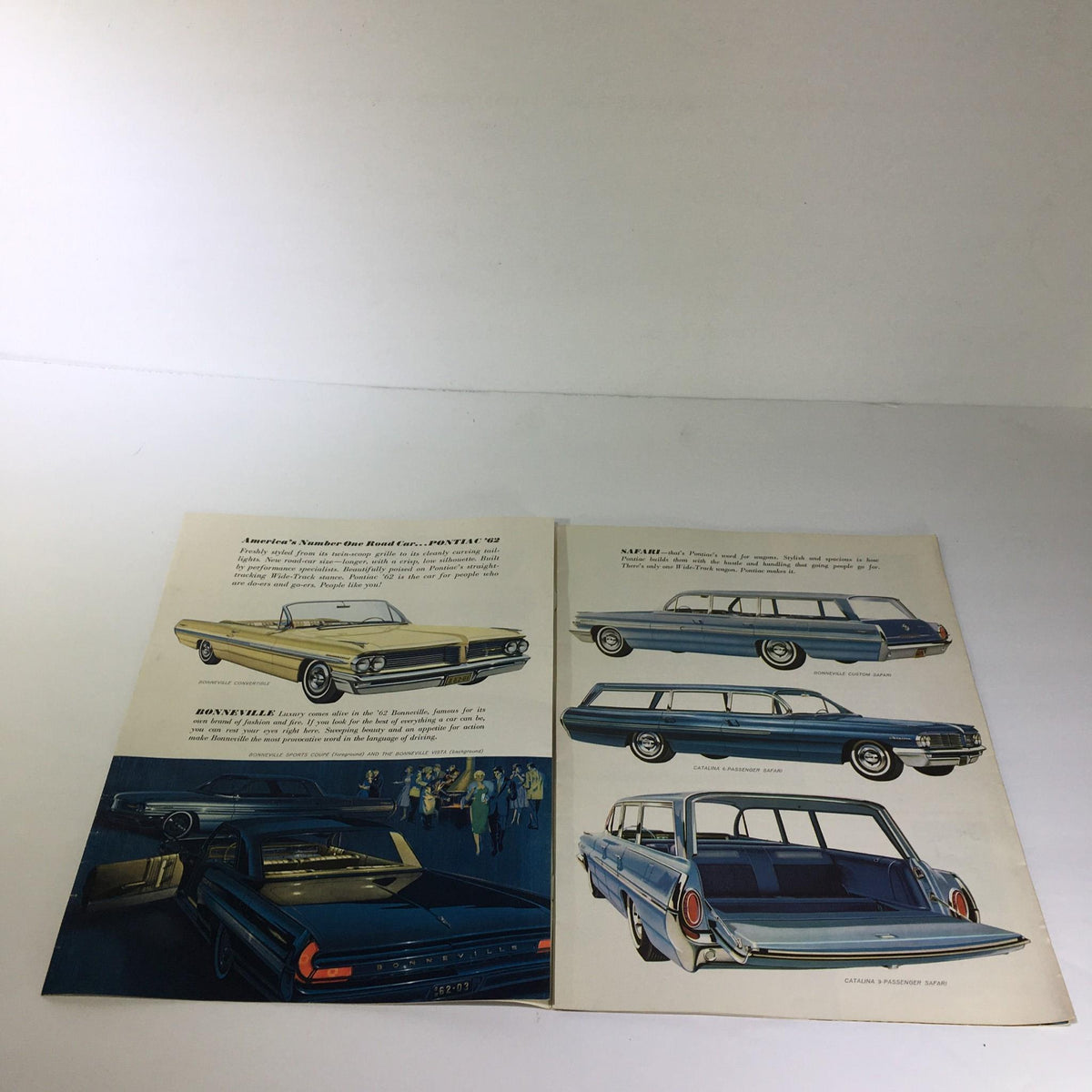 Interior pages of the Vintage 1962 Pontiac Review America’s #1 Road Car Bonneville-Safari Car Catalog displaying sleek car designs and descriptions of Pontiac models.