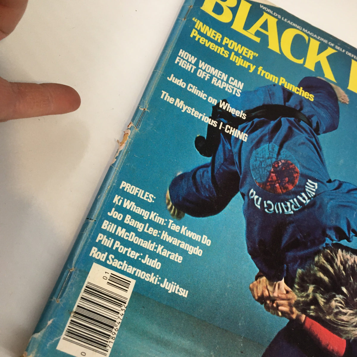 Cover photo of VTG Black Belt Magazine January 1977 featuring Joo Bang Lee, highlighting martial arts with articles on injury prevention and women's self-defense strategies.