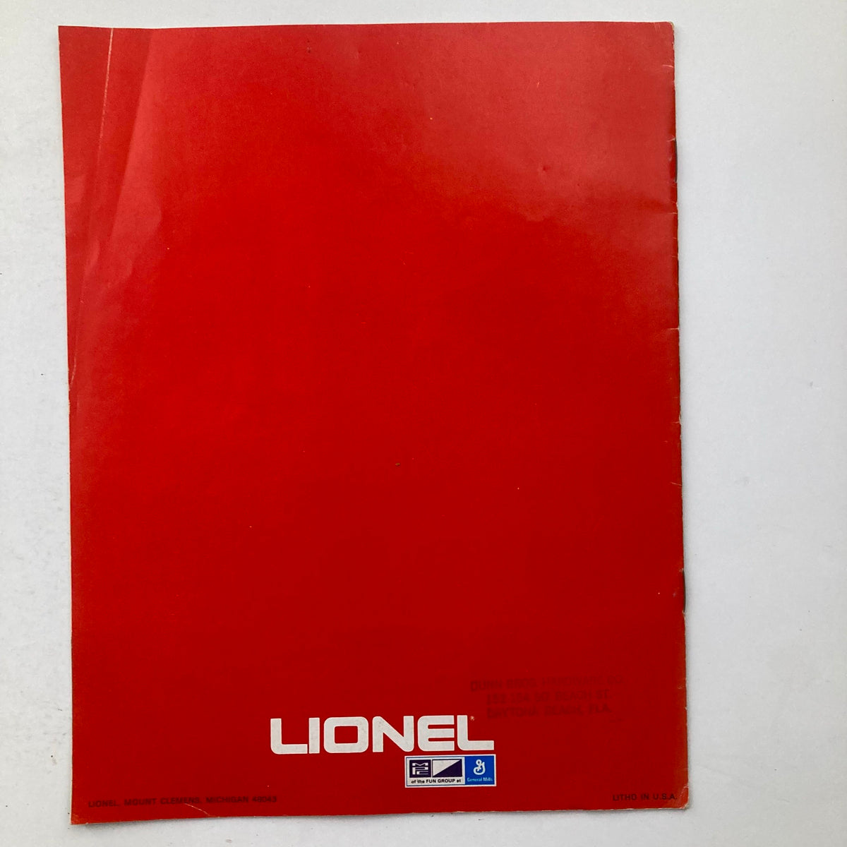 Back cover of the VTG 1972 Lionel Trains Wabash Cannonball & Yardmaster Catalog featuring a plain red design with the Lionel logo.