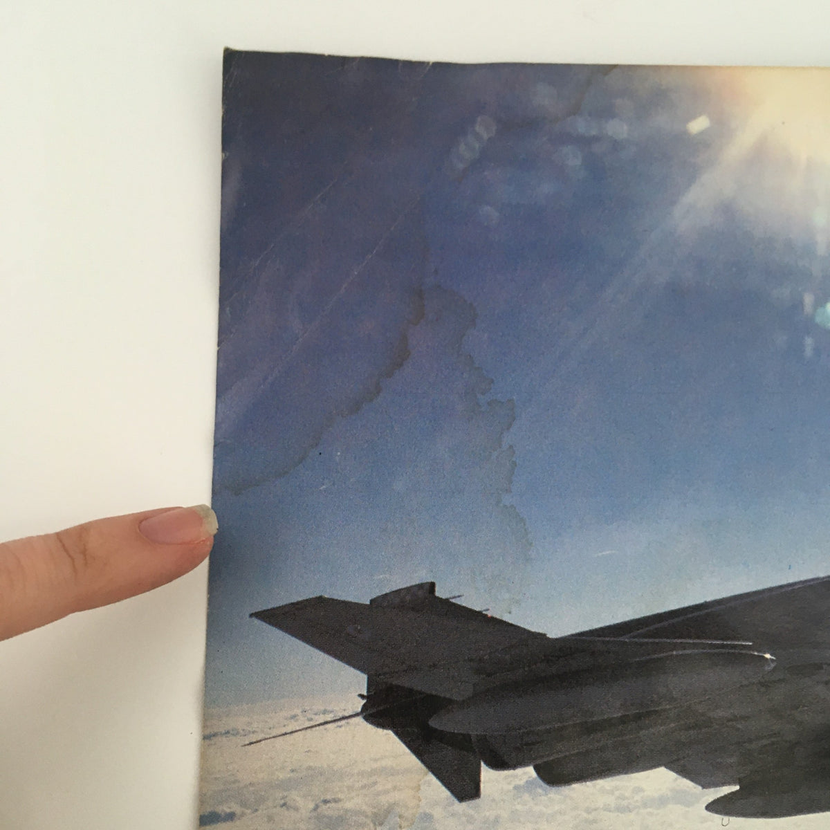 Back cover of Defense Update International No. 99, 1990 displaying a military aircraft and highlights of the magazine.