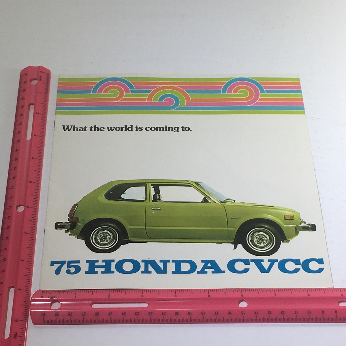 1975 Honda CVCC Specifications Dealership Car Auto Brochure front cover with highlighted dimensions alongside a side view of a green Honda CVCC.