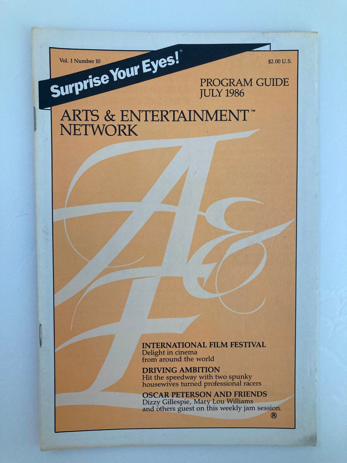 Cover of the VTG A&E Cable Network Program Guide July 1986 Vol 1 #10 featuring Oscar Peterson & Friends, showcasing the title and highlights of the issue.