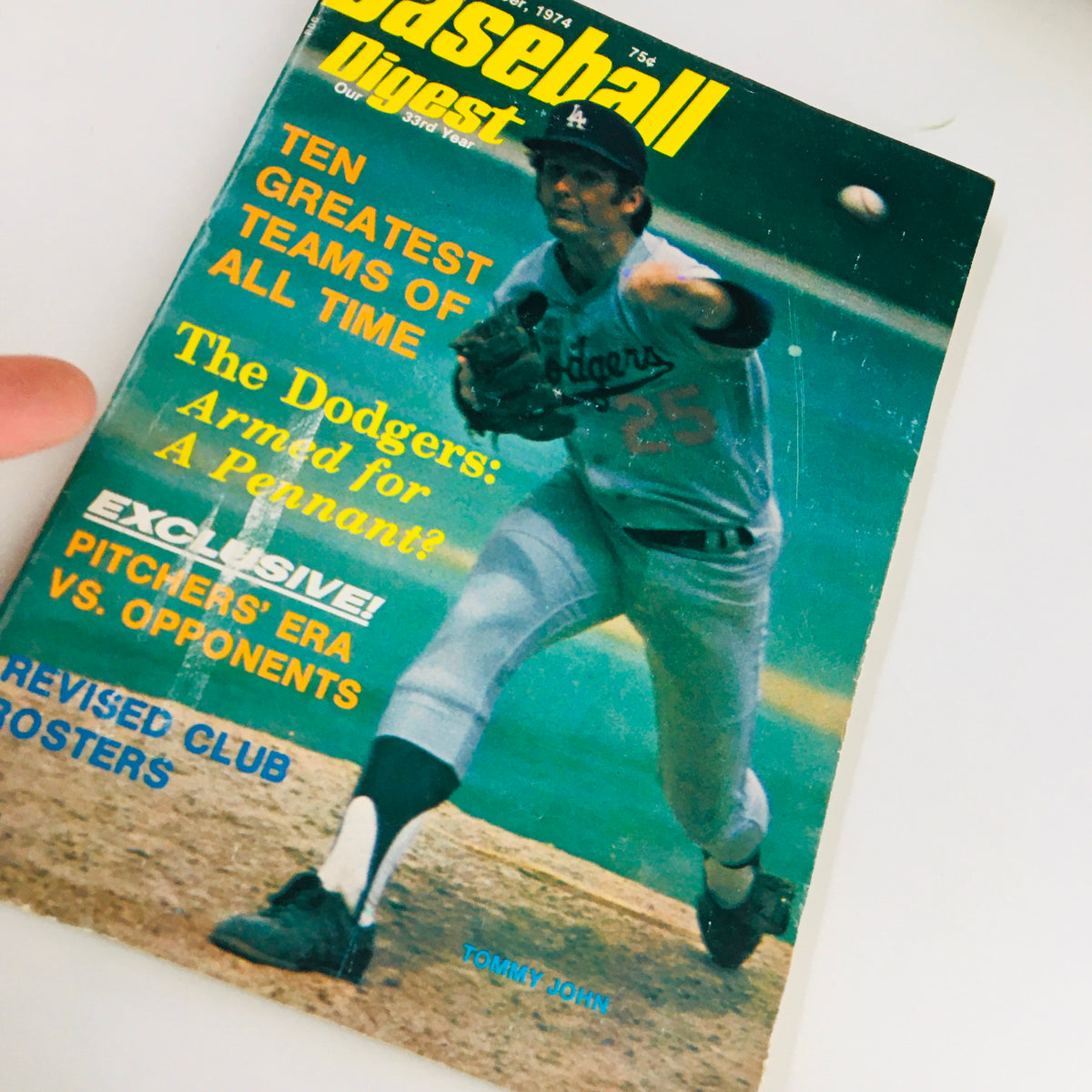 Cover of VTG Baseball Digest Magazine September 1974, featuring Tommy John in Dodgers uniform, discussing the greatest teams and pitchers' era, and themed around the Dodgers' pursuit for a pennant.