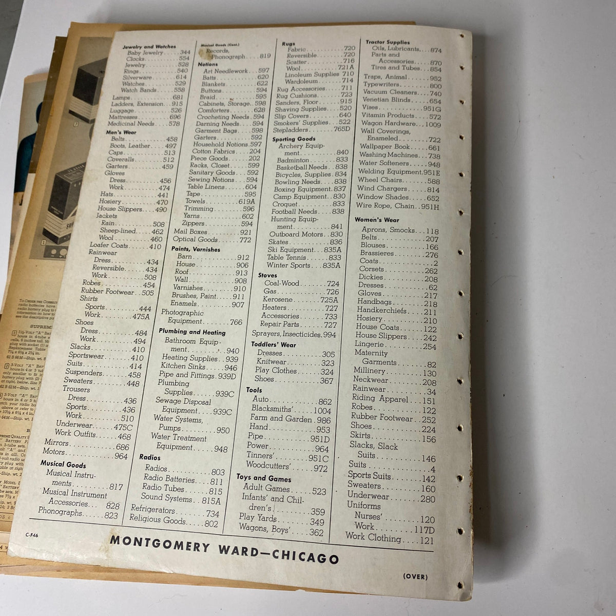 1946-1947 Montgomery Ward Fall and Winter Catalog GD Interior