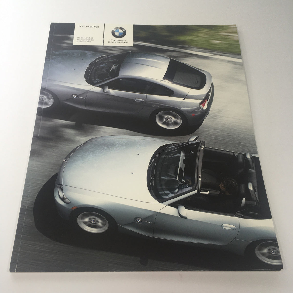 2007 BMW Z4 Roadster 3.0i 3.0si Coupe auto brochure showcasing the stunning design and engineering of the mid-2000s BMW roadsters.