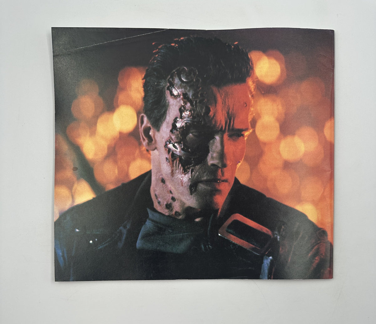 Cinefex Magazine August 1991 No. 47 image of Arnold Schwarzenegger as a damaged character in Terminator 2 Judgment Day with a blurred background.