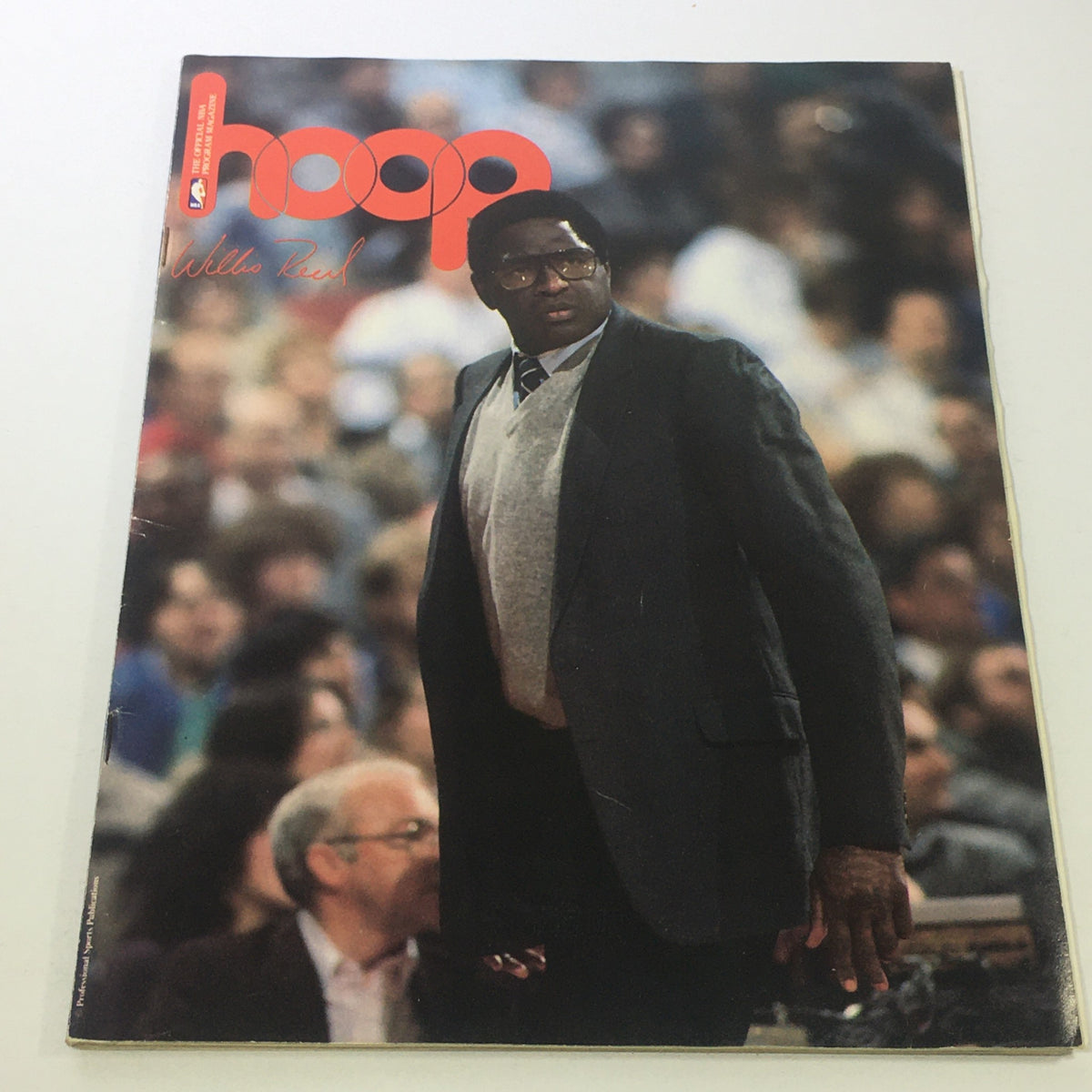 Cover of Hoop NBA Magazine 1988 featuring Willis Reid, showcasing vintage basketball memorabilia.