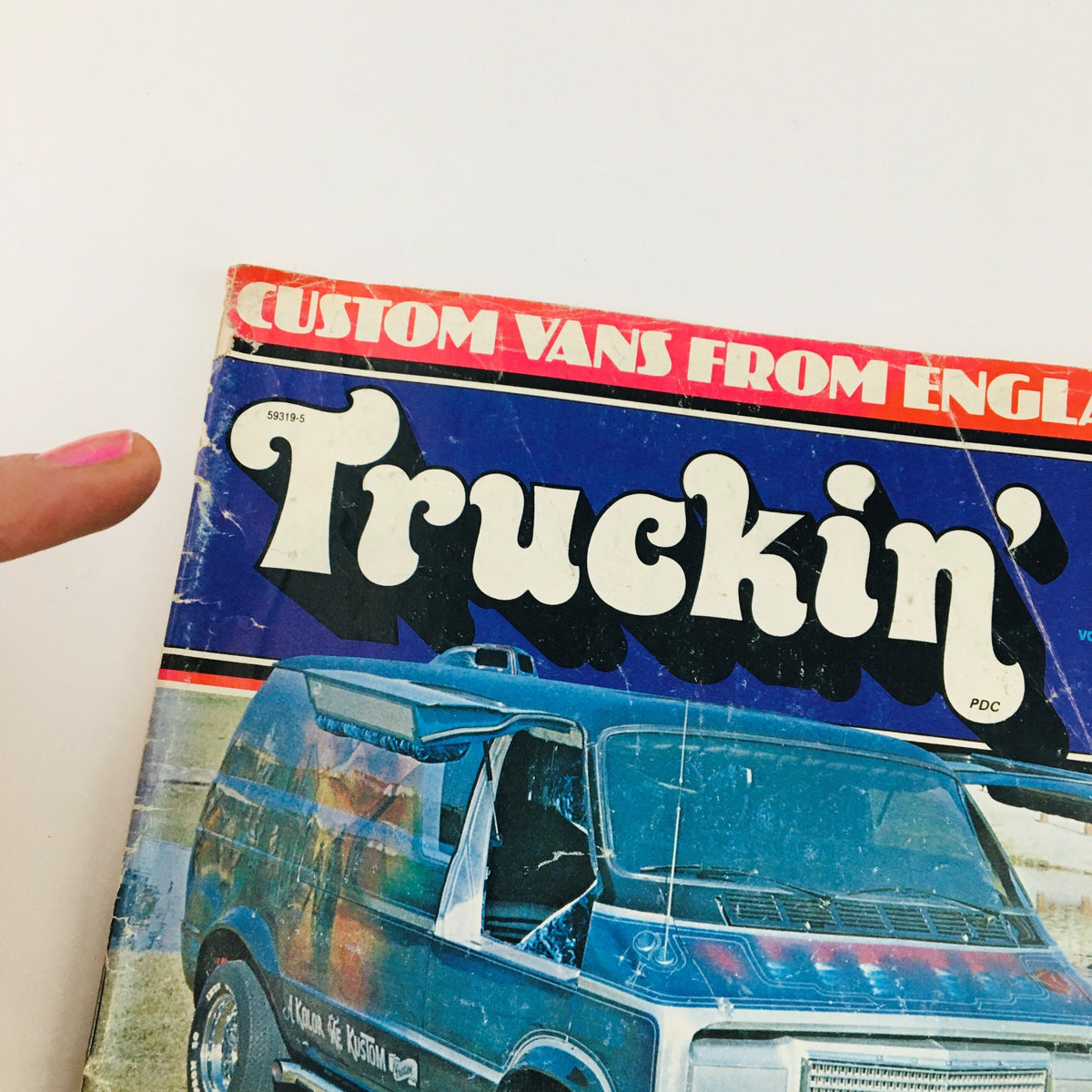 Cover of Truckin' Magazine April 1977 Vol 3 #4 featuring a custom blue van and the title 'Truckin'' with the tagline 'Custom Vans From England'.