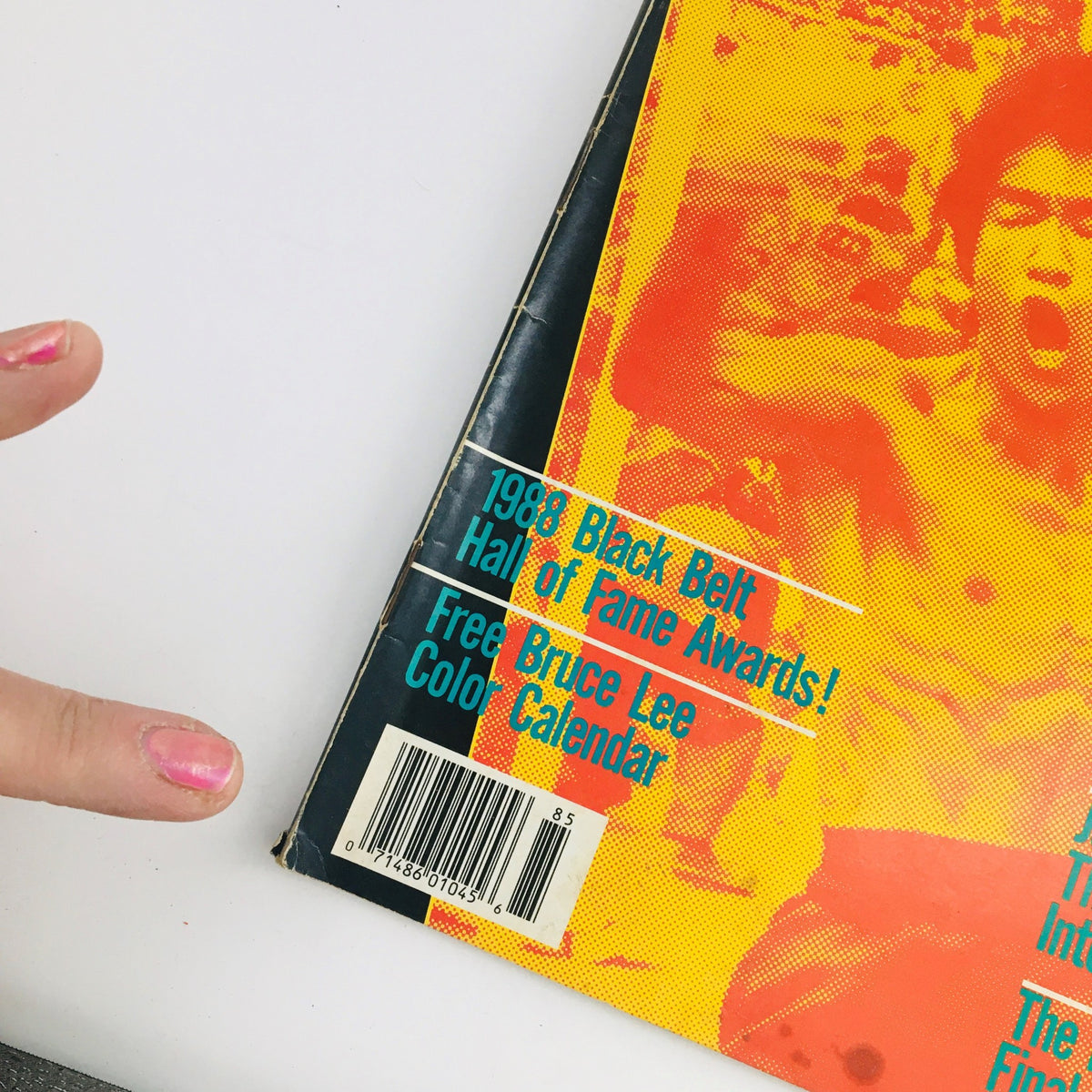 Back cover of the Black Belt Yearbook 21st Edition 1989, Volume 26, showcasing the 1988 Black Belt Hall of Fame Awards and a free Bruce Lee color calendar. The design features bold colors and highlights of martial arts culture.