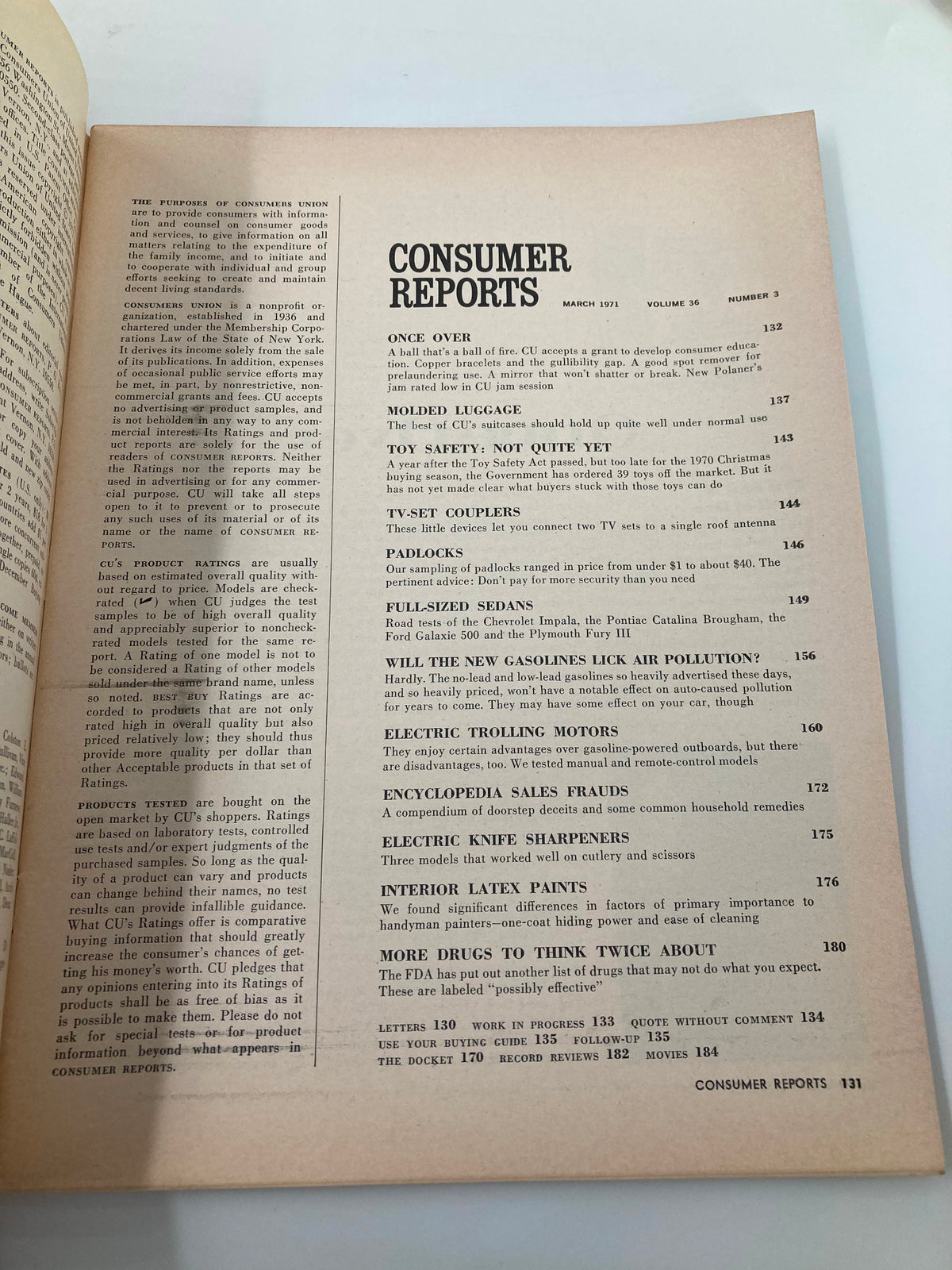 March 1971 issue of Consumer Reports magazine showcasing molded luggage ratings, highlighting consumer insights and travel trends from the early 1970s.
