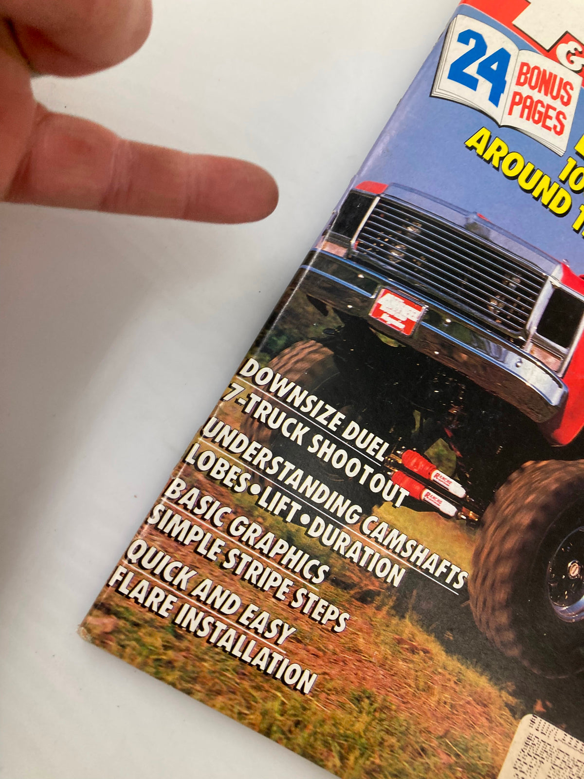 Cover image of Petersen's 4 Wheel & Off-Road Magazine October 1989 showcasing custom trucks, featuring article highlights like 'Downsize Duel' and 'Understanding Camshafts'.