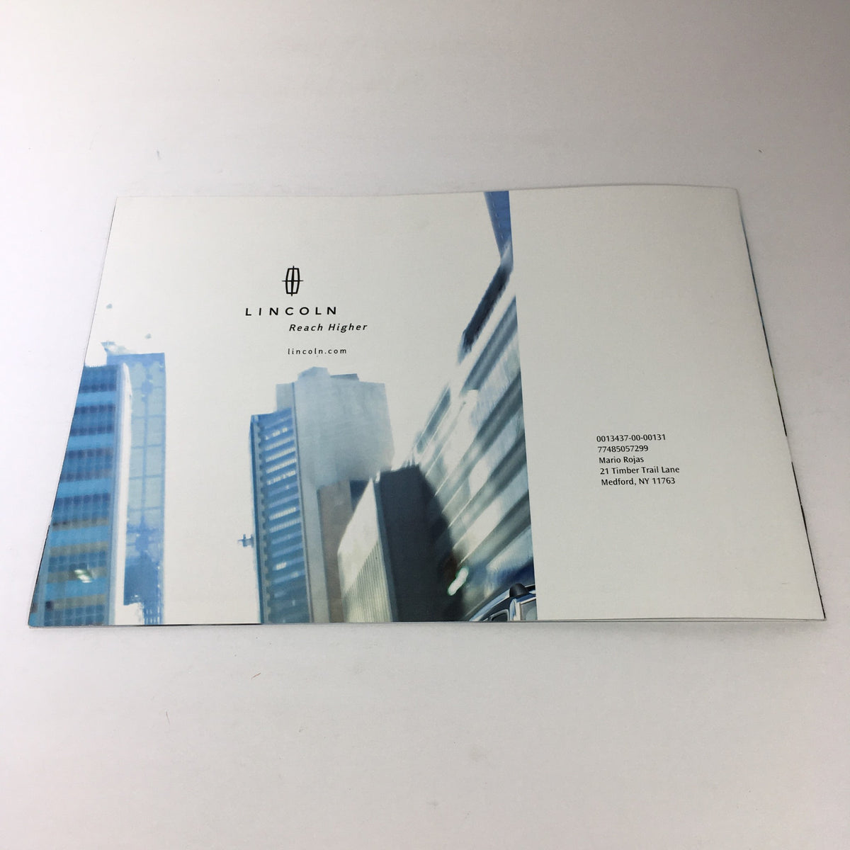 The 2008 Lincoln Navigator/Navigator L brochure displayed featuring an urban backdrop, emphasizing its elegance and presence on the road.